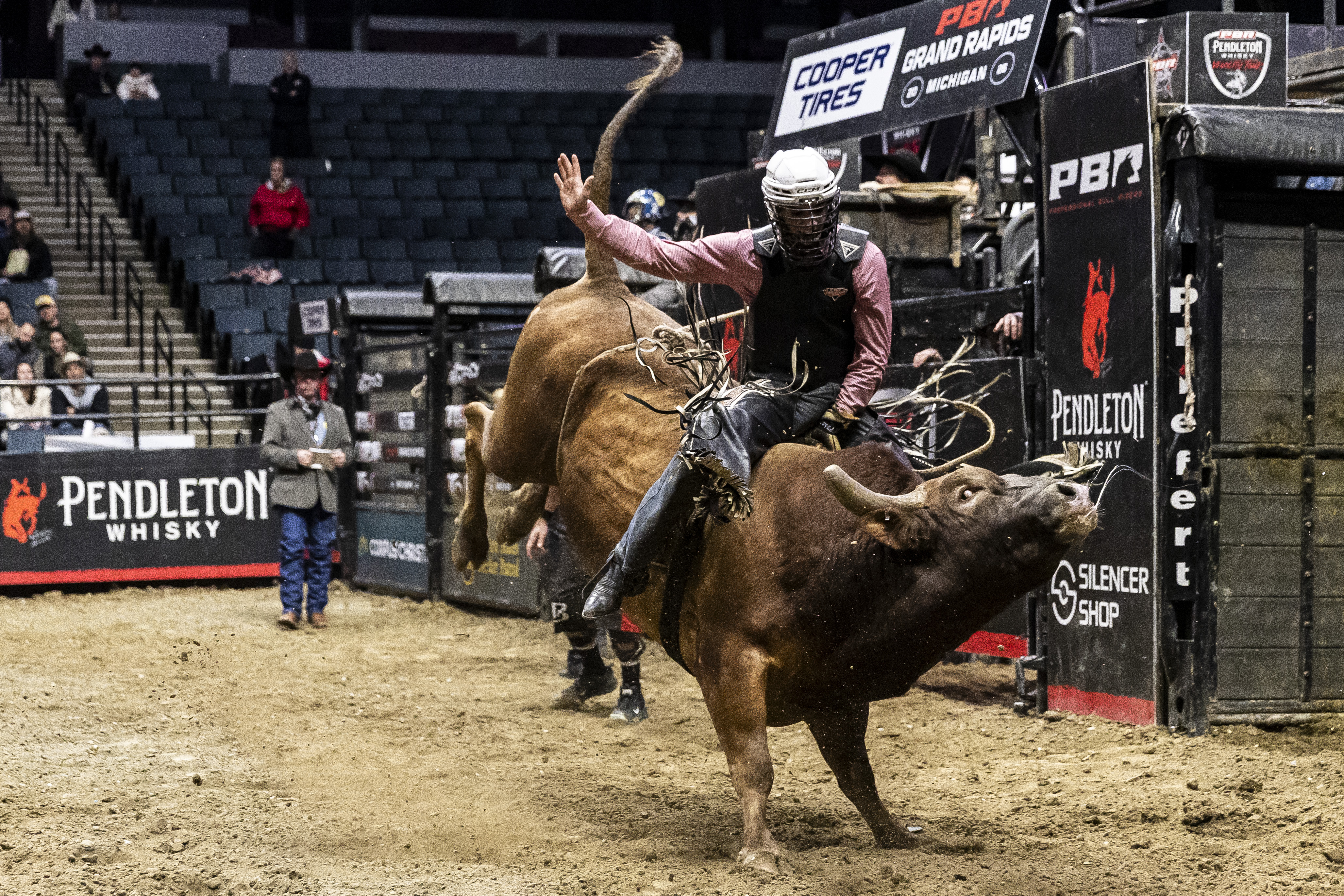 World’s best bull riders compete in Grand Rapids - mlive.com