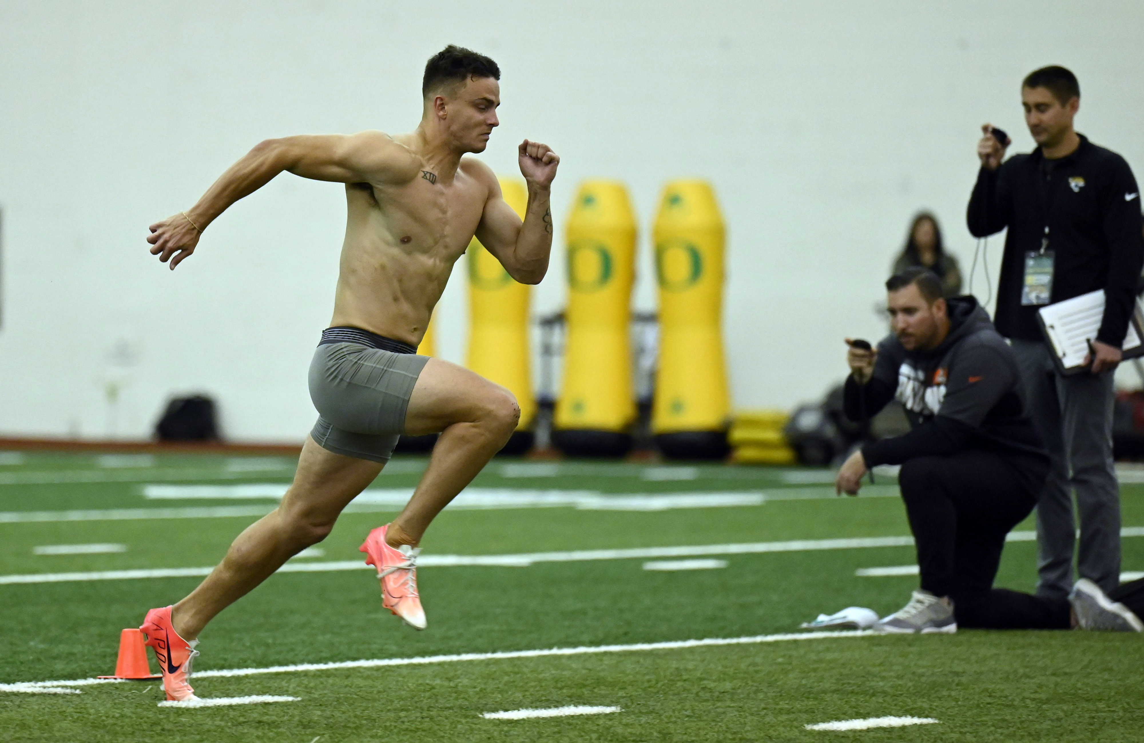 Philadelphia Eagles WR Devon Allen runs third-fastest 110-meter hurdles  ever with time of 12.84 - ESPN