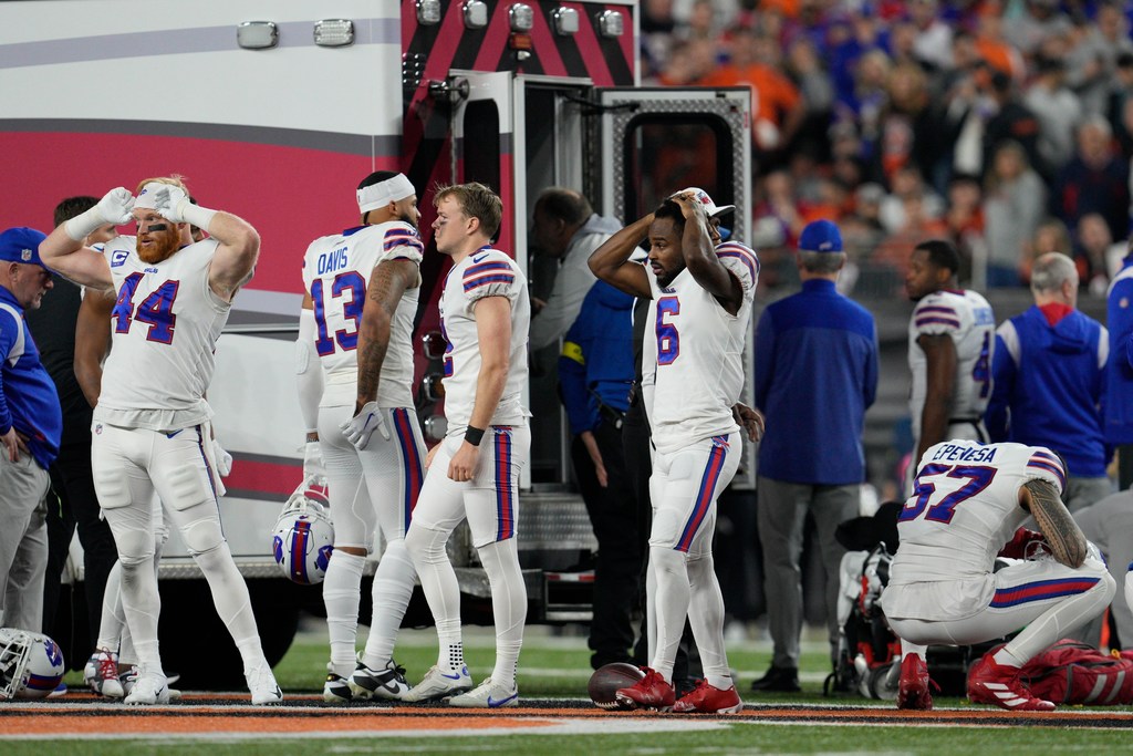 NFL releases statement on Bills vs. Bengals game following Damar Hamlin  injury - The Phinsider