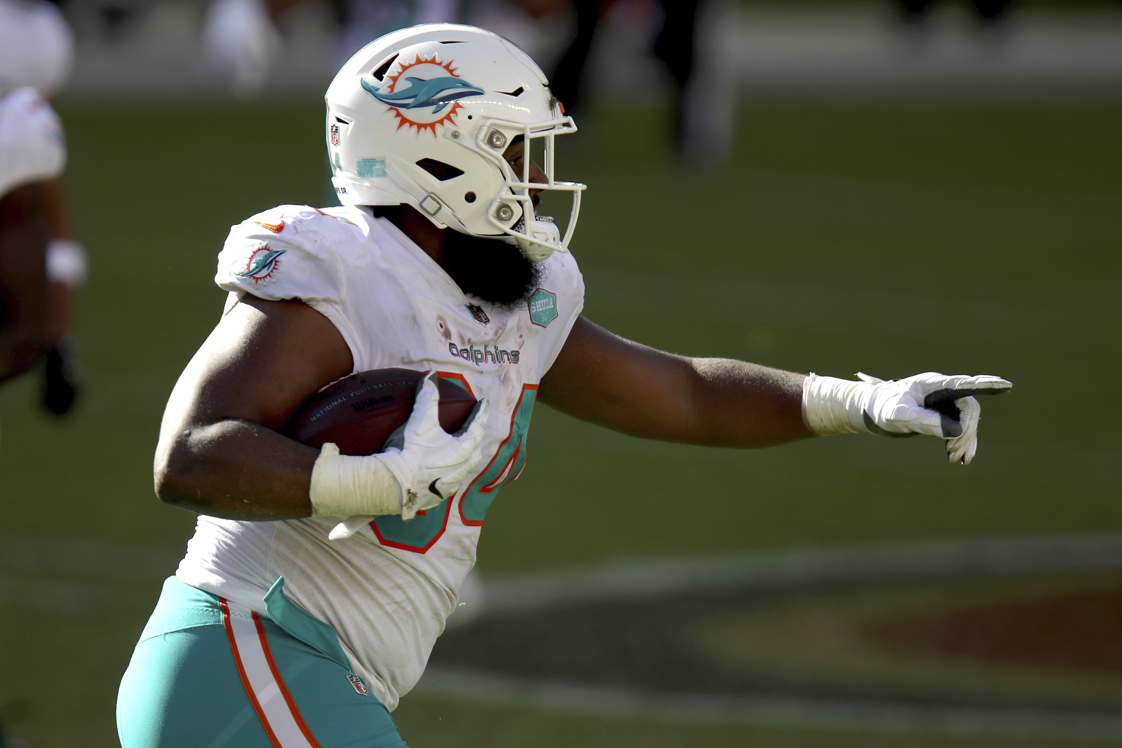 Springfield's Christian Wilkins leads Miami Dolphins' stingy, aggressive  defense in playoff hunt 