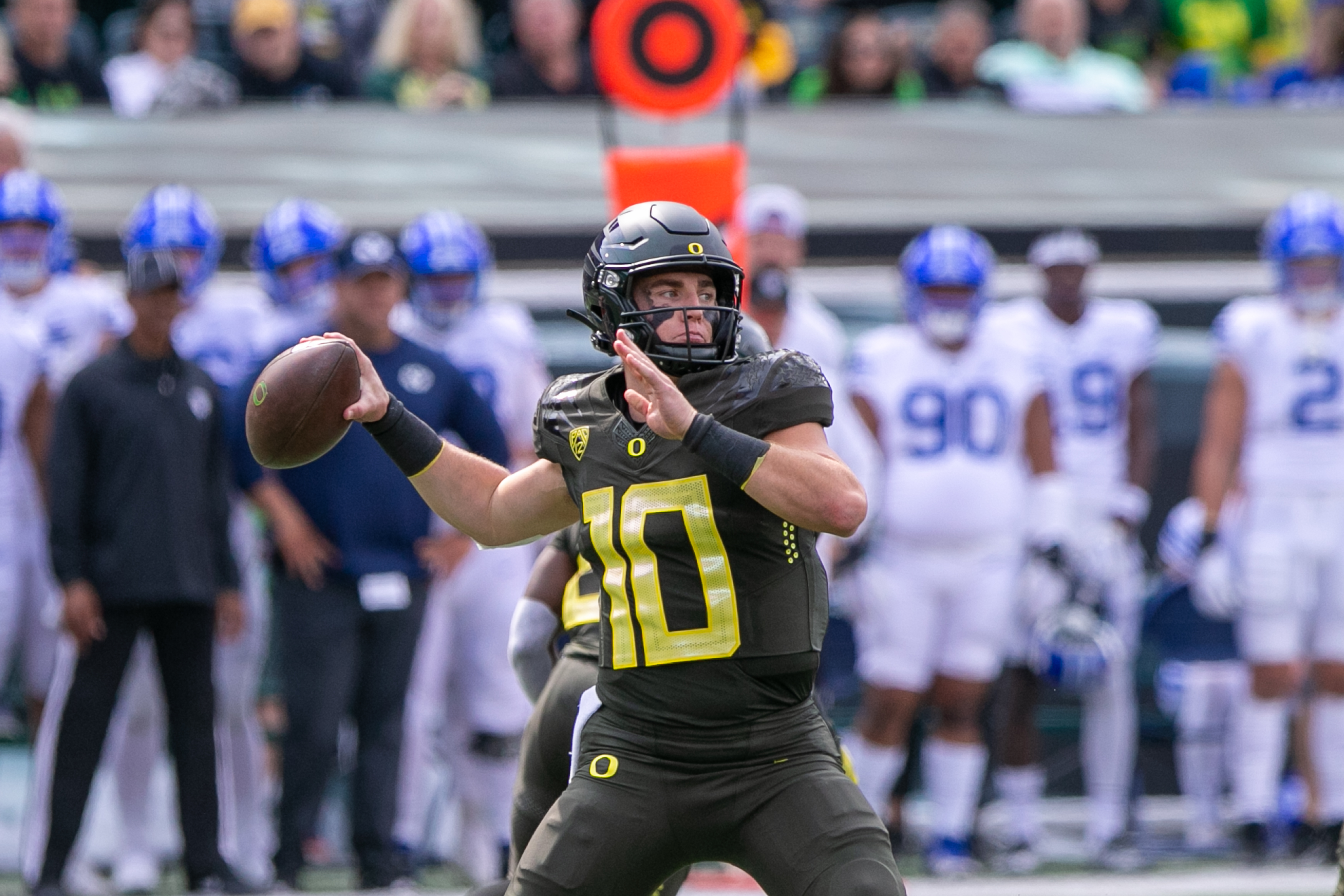 Oregon football news: Bo Nix channels inner Marcus Mariota with feat not  seen in nearly a decade