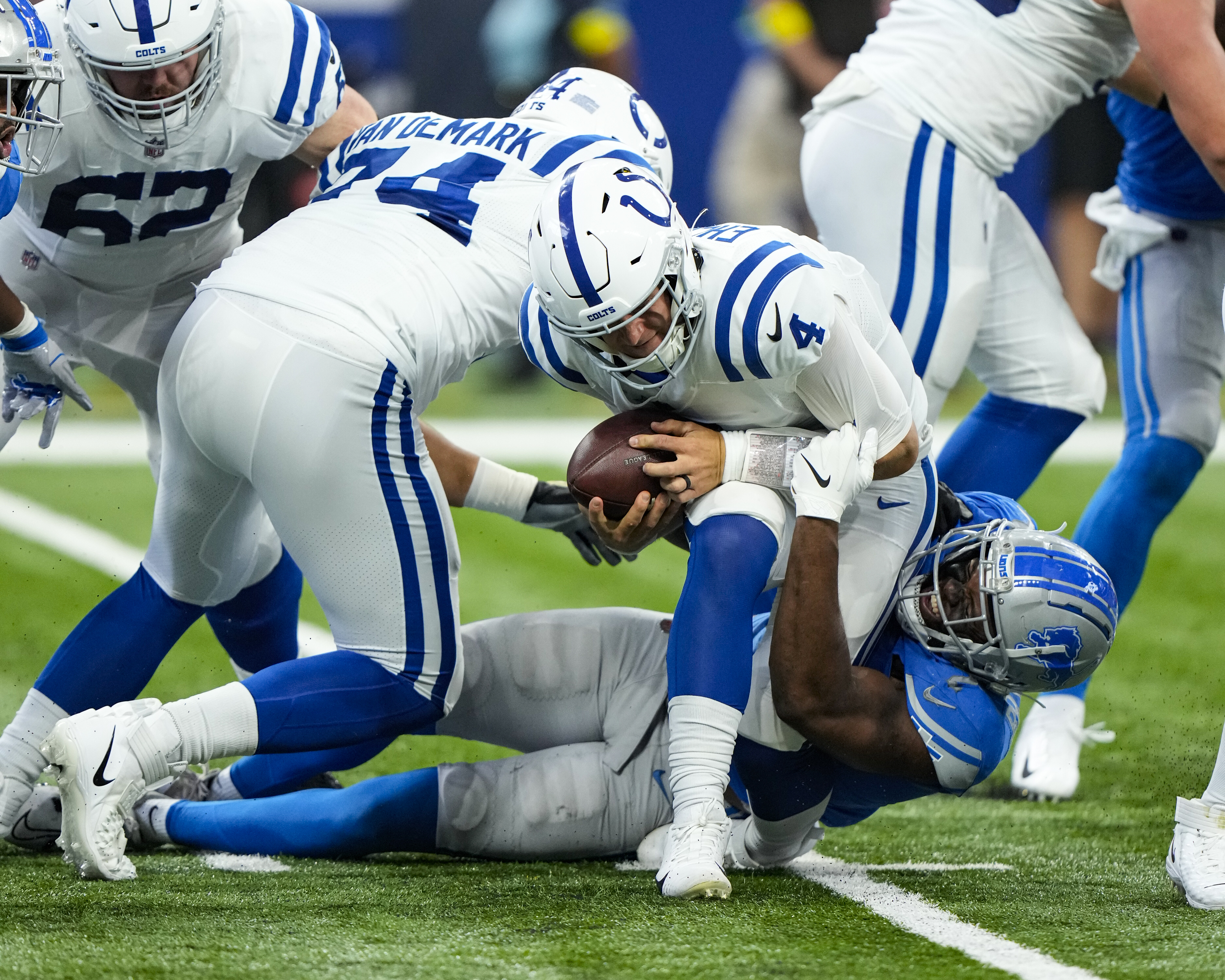 Lions praise growth of defensive line after disruptive week against Colts 