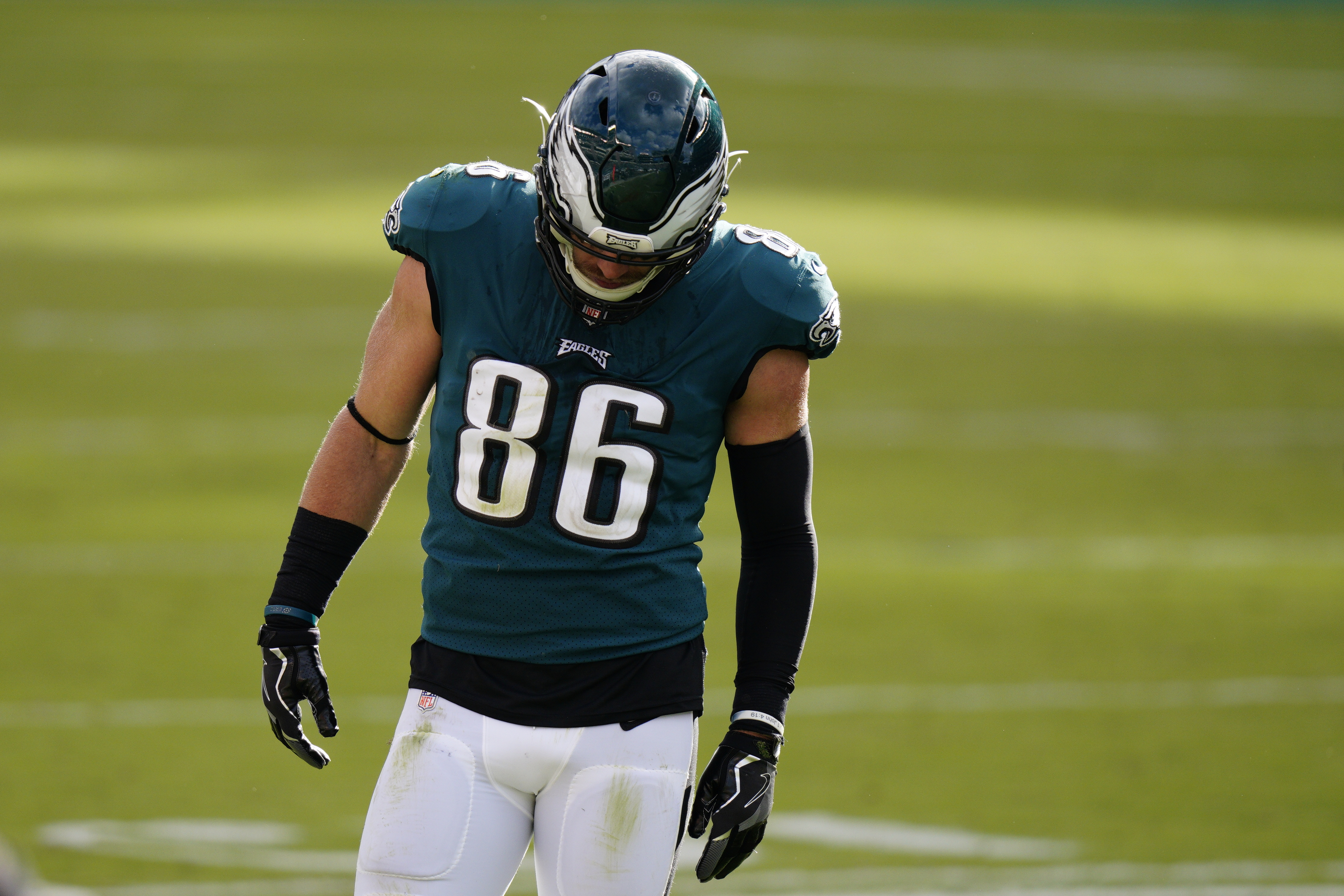 Eagles place LB Nathan Gerry, DE Genard Avery on injured reserve