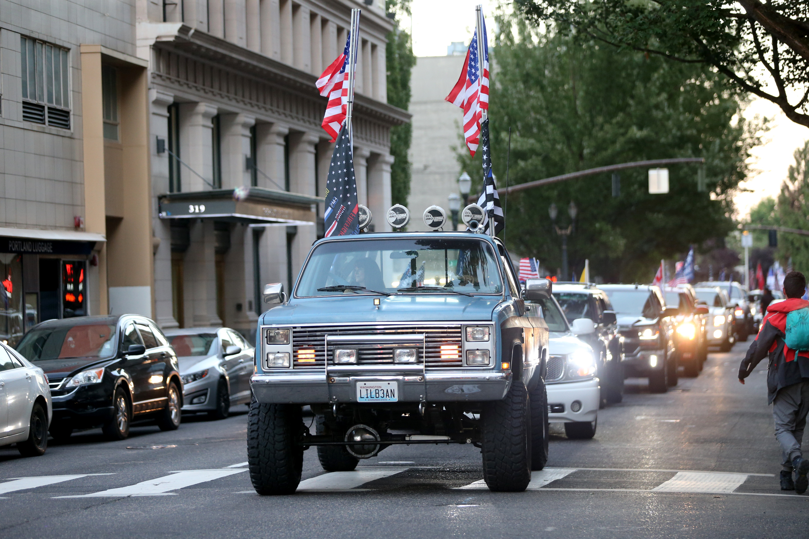 Trump event draws hundreds to Portland Area - oregonlive.com