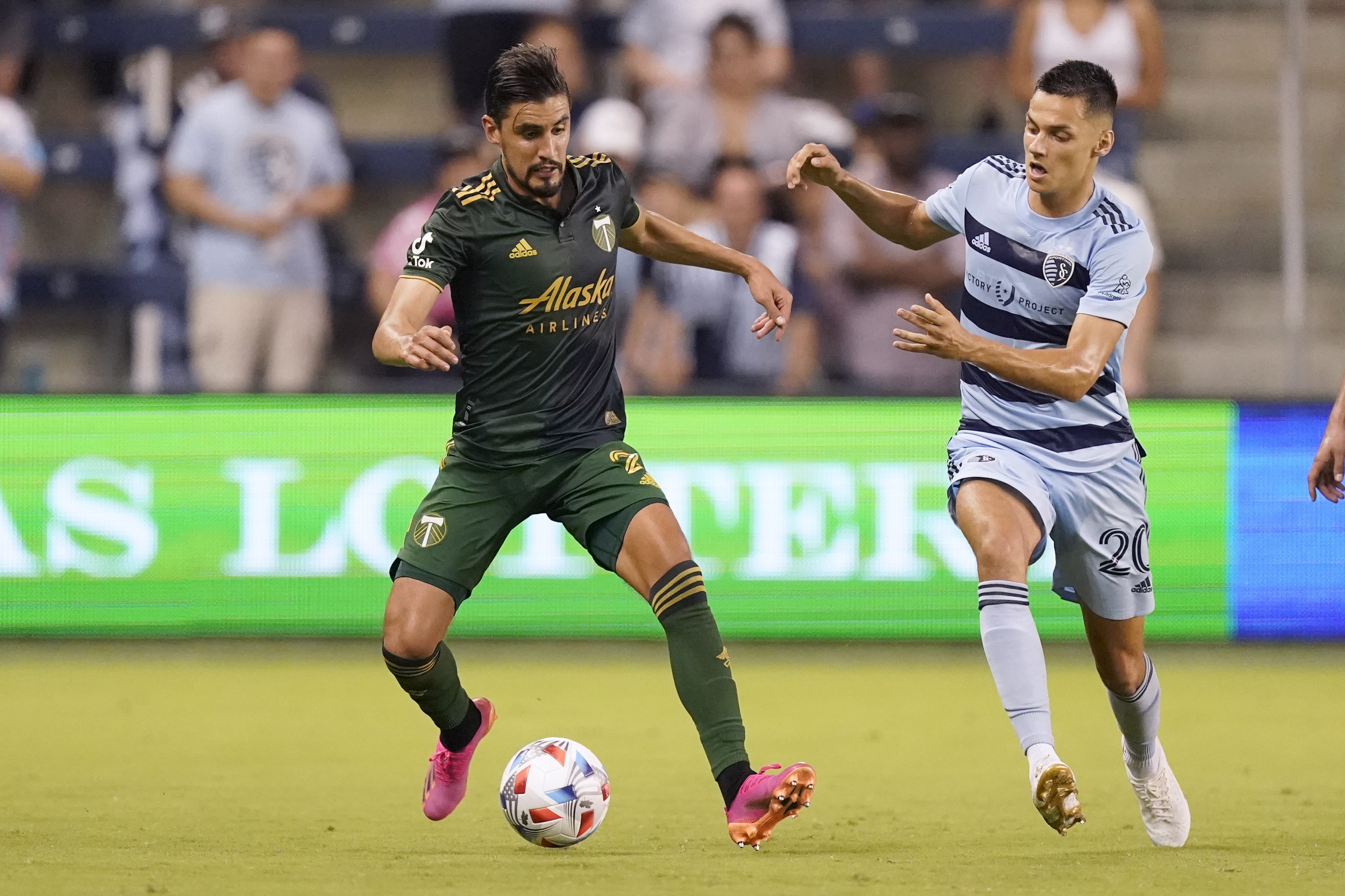 Former Oregon State Beavers soccer star Khiry Shelton traded to Sporting  Kansas City 