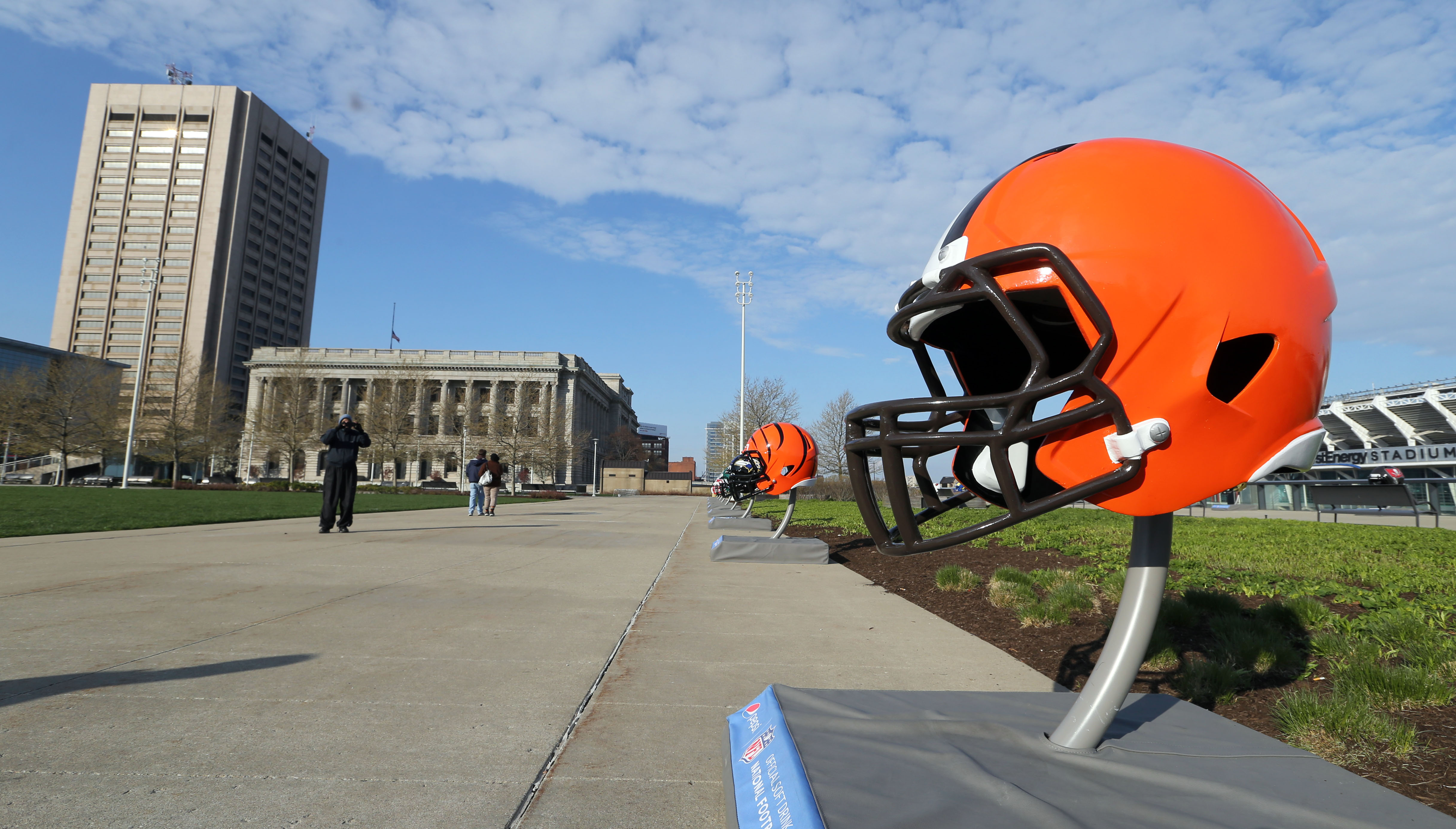 Video: 32 teams' helmets featured in Downtown Cleveland for NFL Draft -  Dawgs By Nature