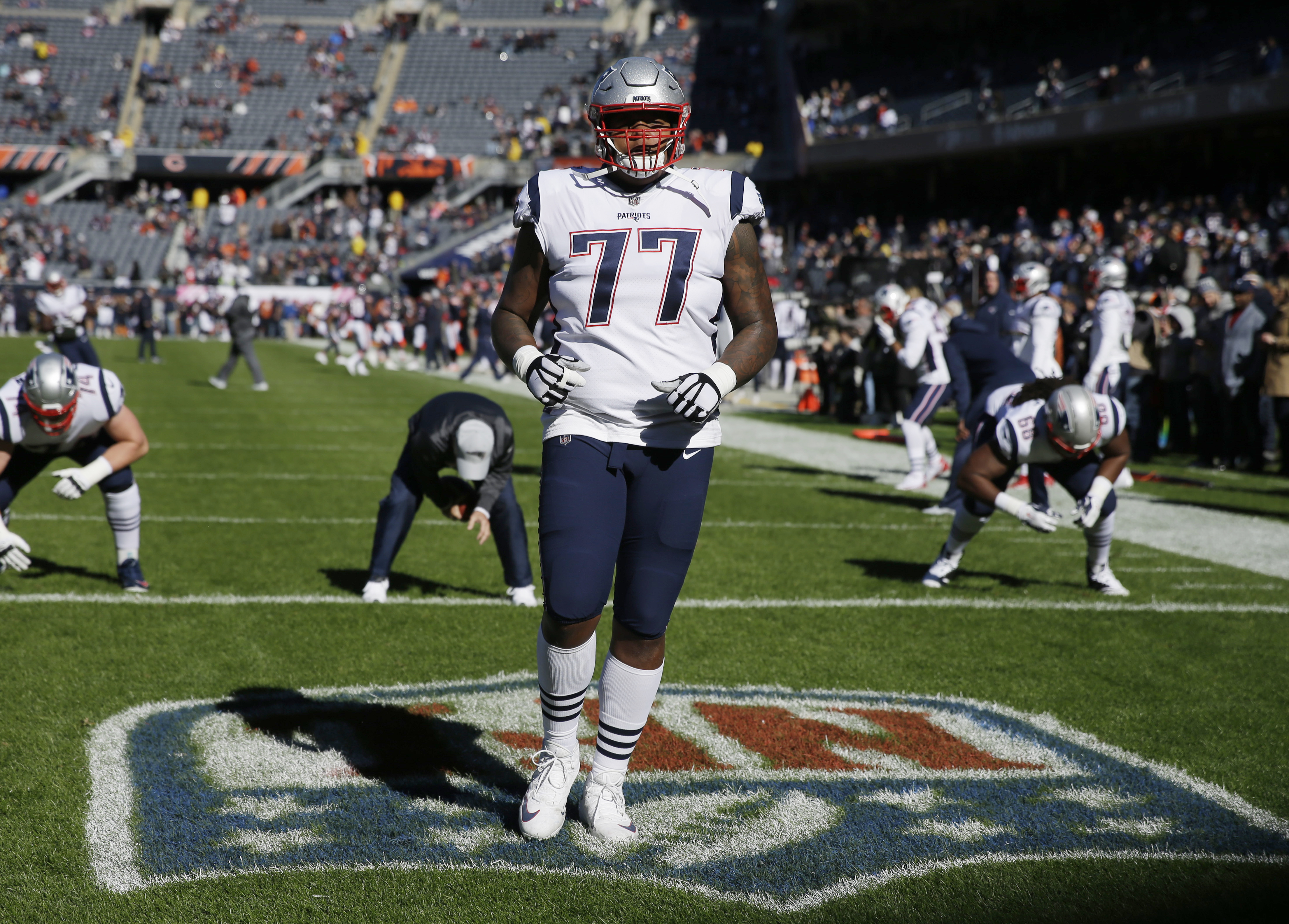 Trent Brown traded by Raiders to Patriots for 2022 draft pick swaps