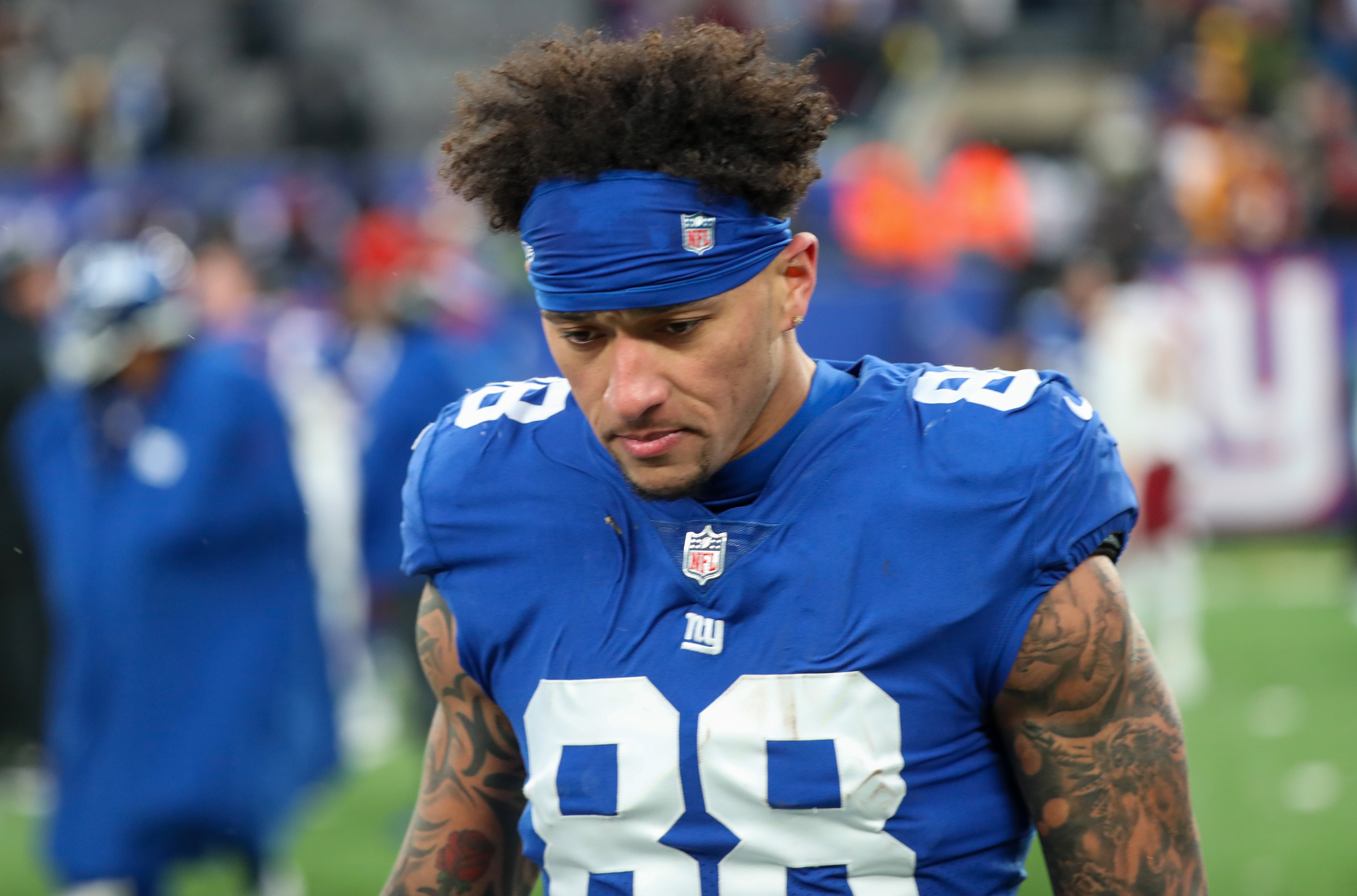 New York Giants tight end Evan Engram (88) walks off after the Giants lost to the Washington Football Team, 22-7, on Sunday, Jan. 9, 2022 in East Rutherford, N.J.