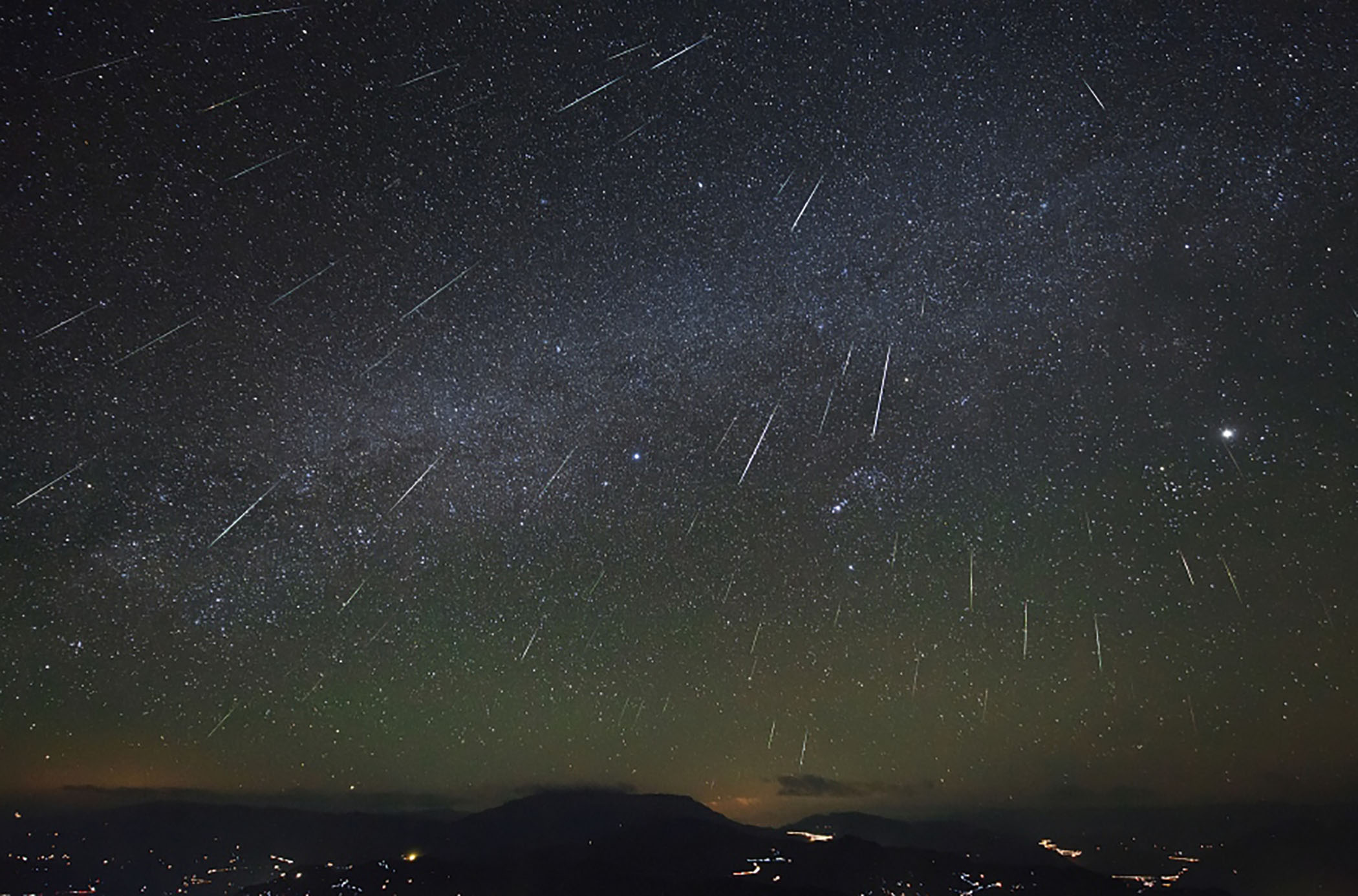 Звездопад картинки. Метеорный поток Геминиды. Метеорный поток Южные Дельта-Аквариды. Пик метеорного потока Геминиды. Метеорный поток Боотиды.