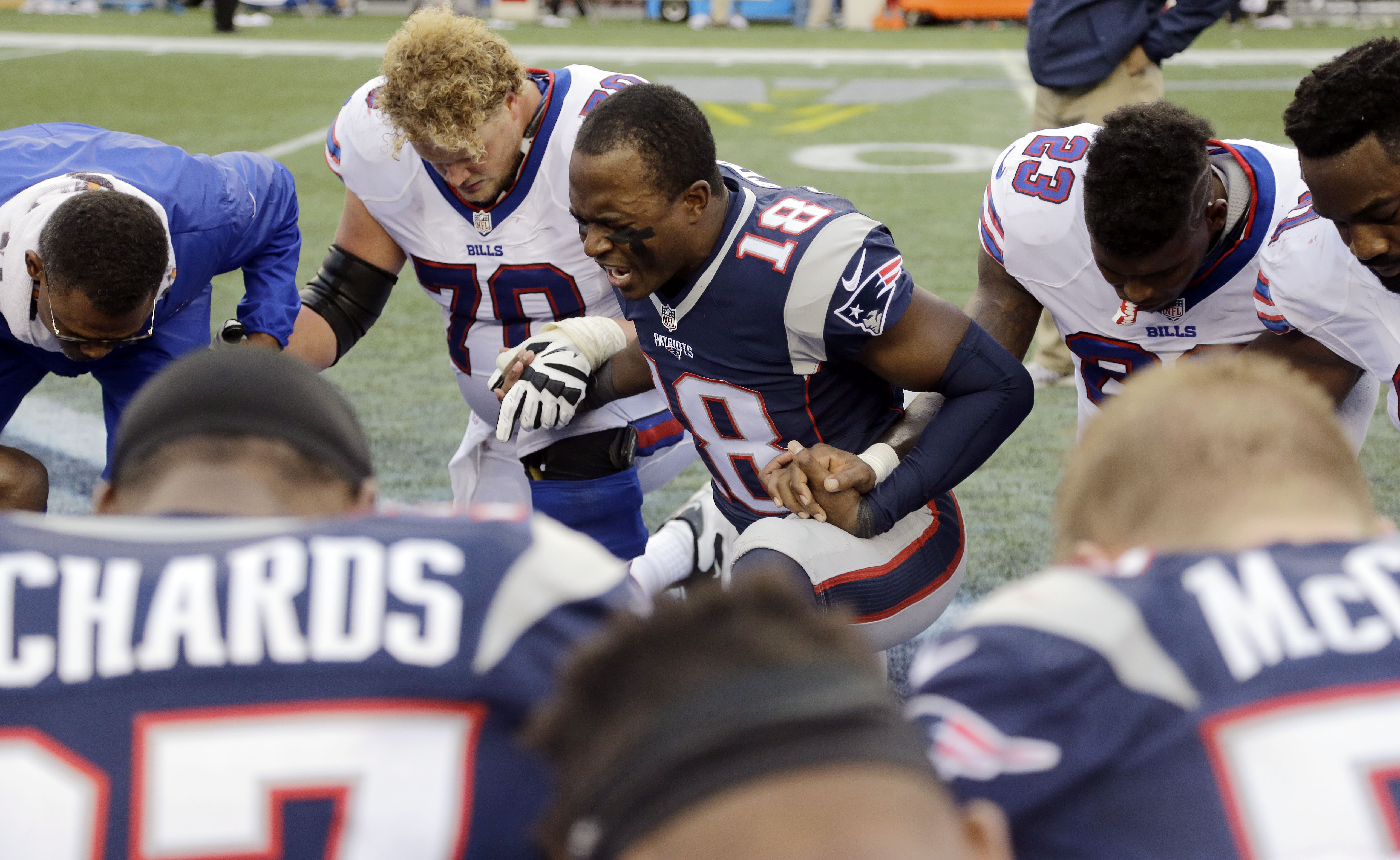 Bill Belichick, Patriots players wore 'Love for Damar' Hamlin T-shirt in  pregame 