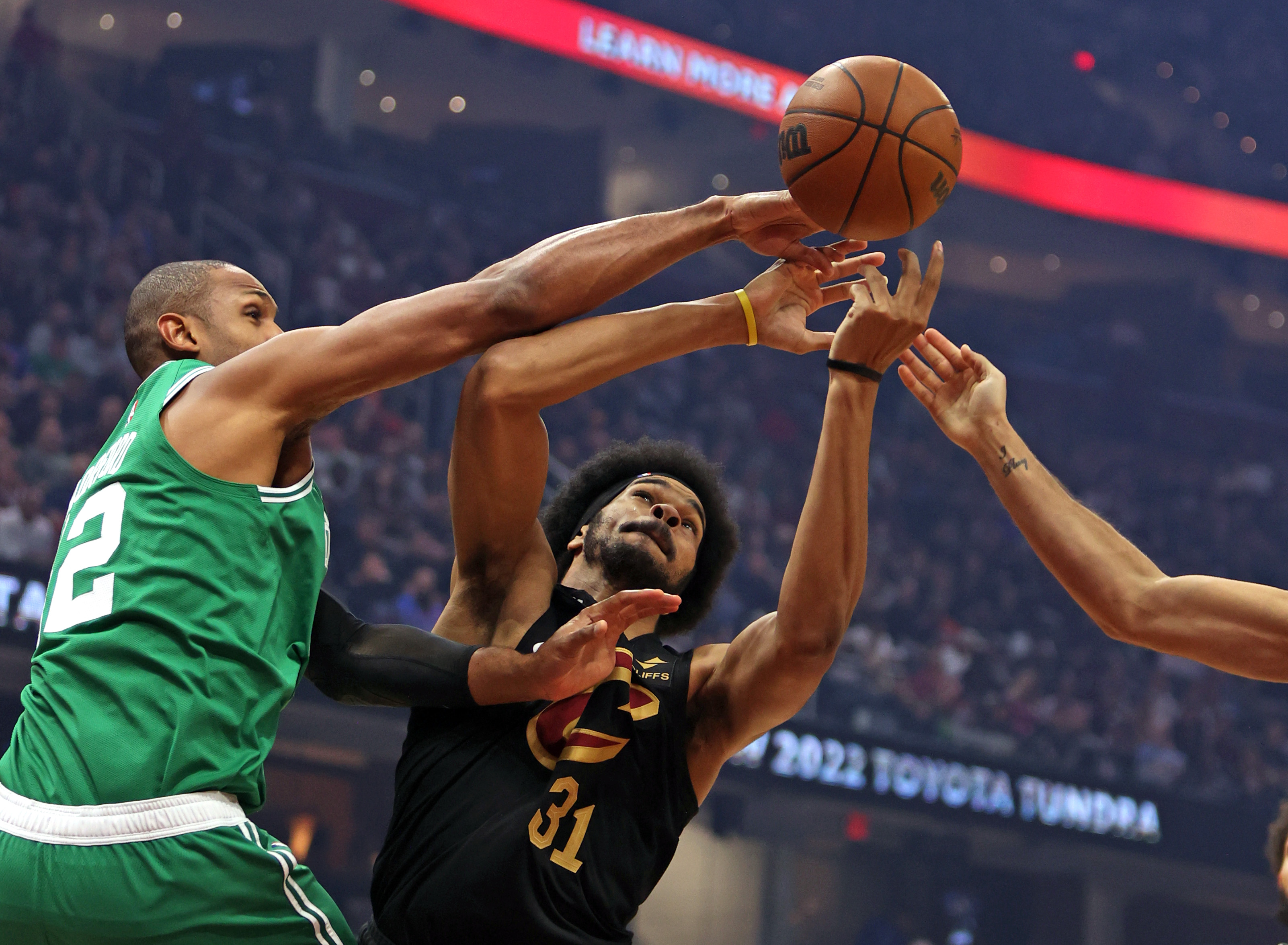 Evan Mobley leads Cavaliers to 19-point comeback win with dominant 4th  quarter, stunning block on Jayson Tatum 
