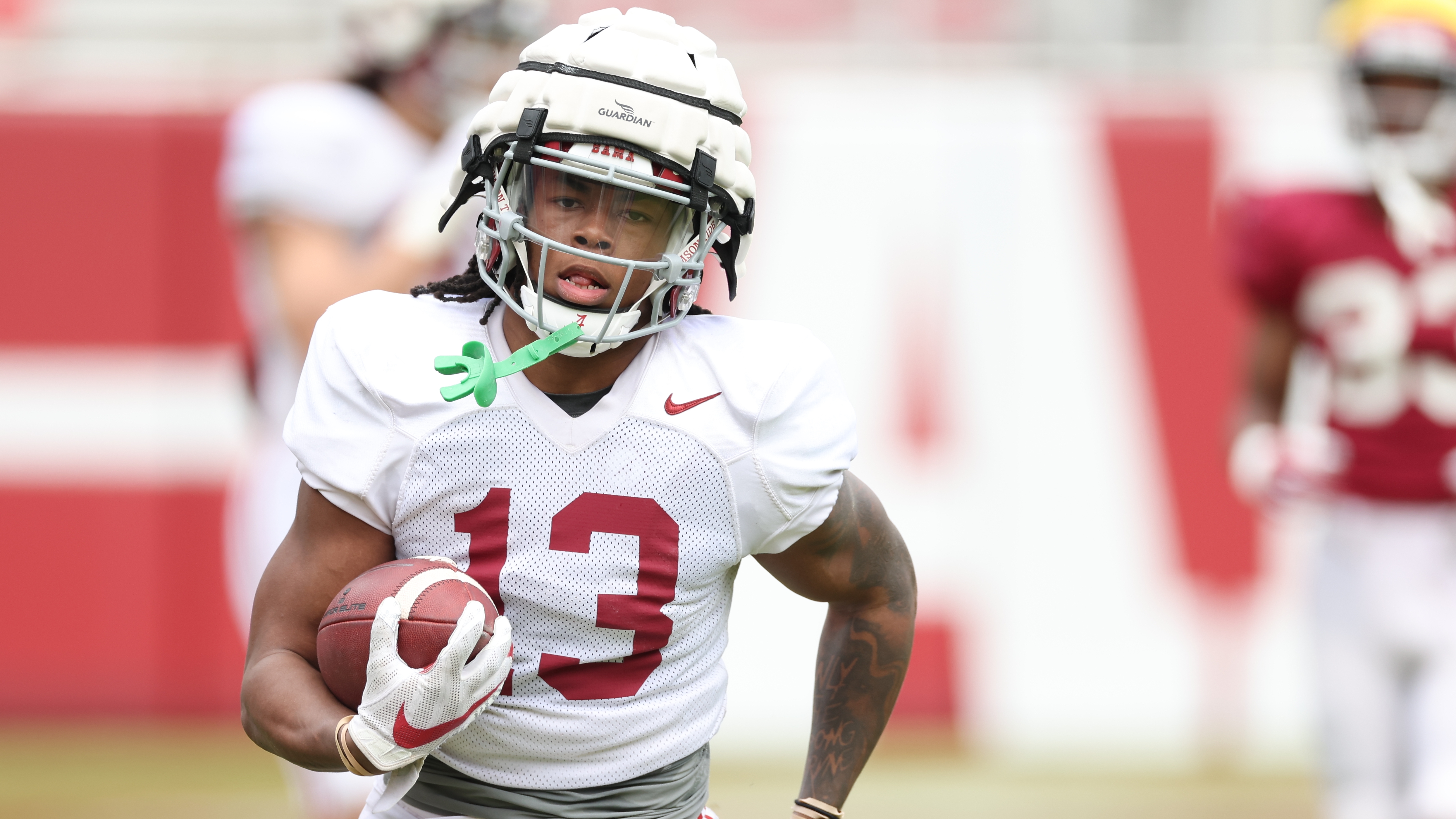 Alabama RB Jahmyr Gibbs models his game after these 2 NFL stars