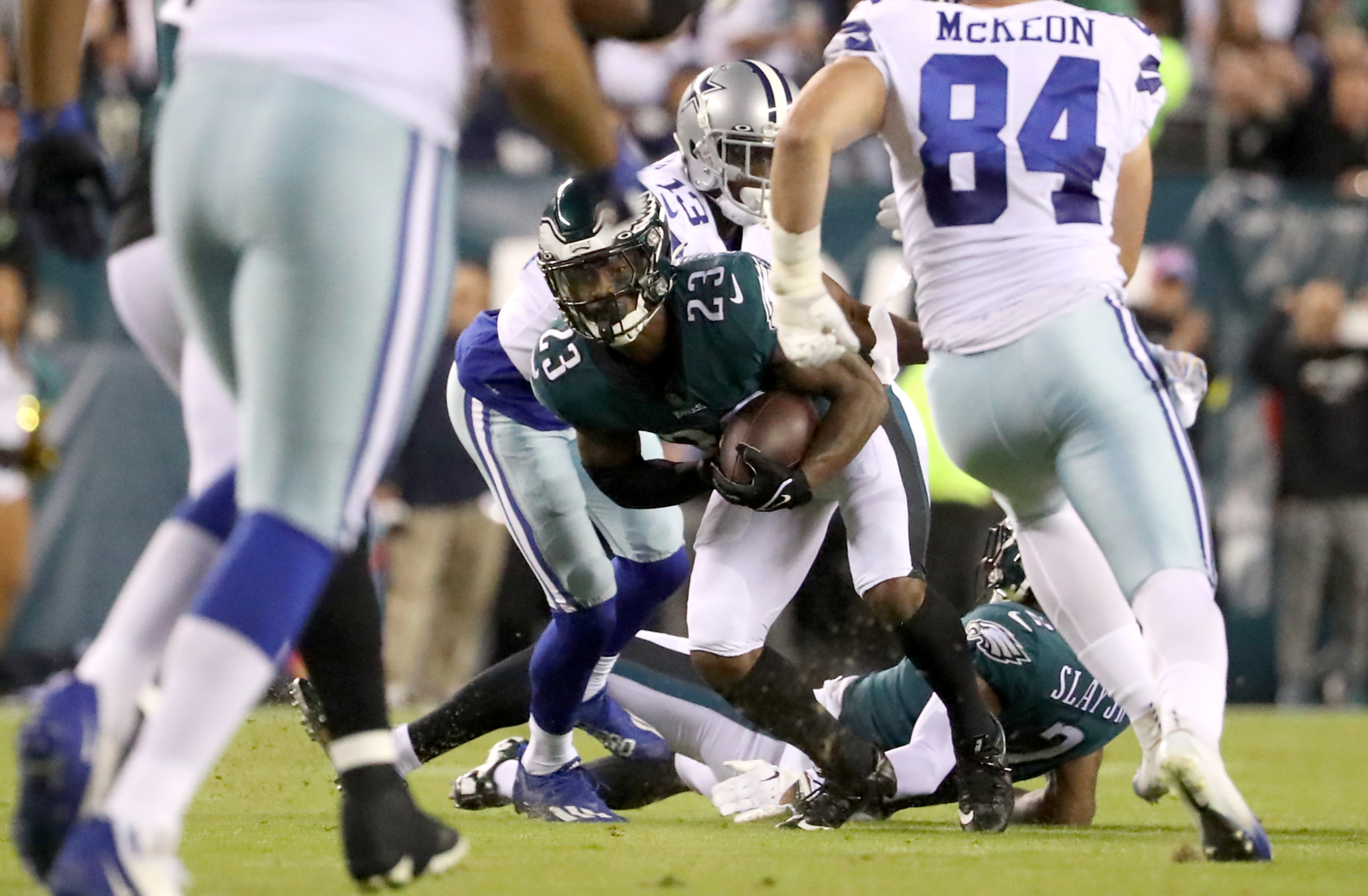 Eagles improve to 6-0, Hurts key in 26-17 win over Cowboys