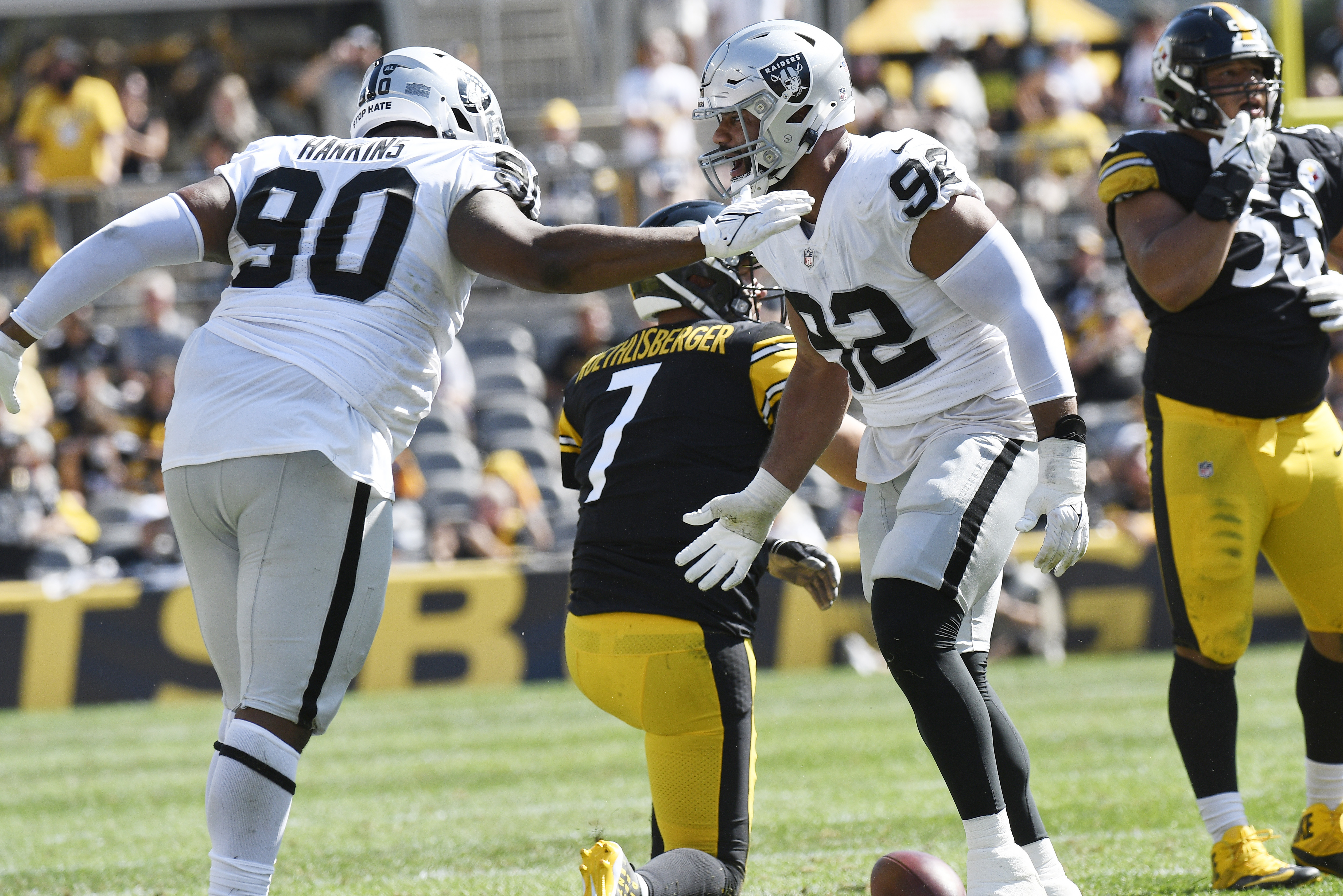 Steelers build lead, hold on vs. Raiders in Las Vegas