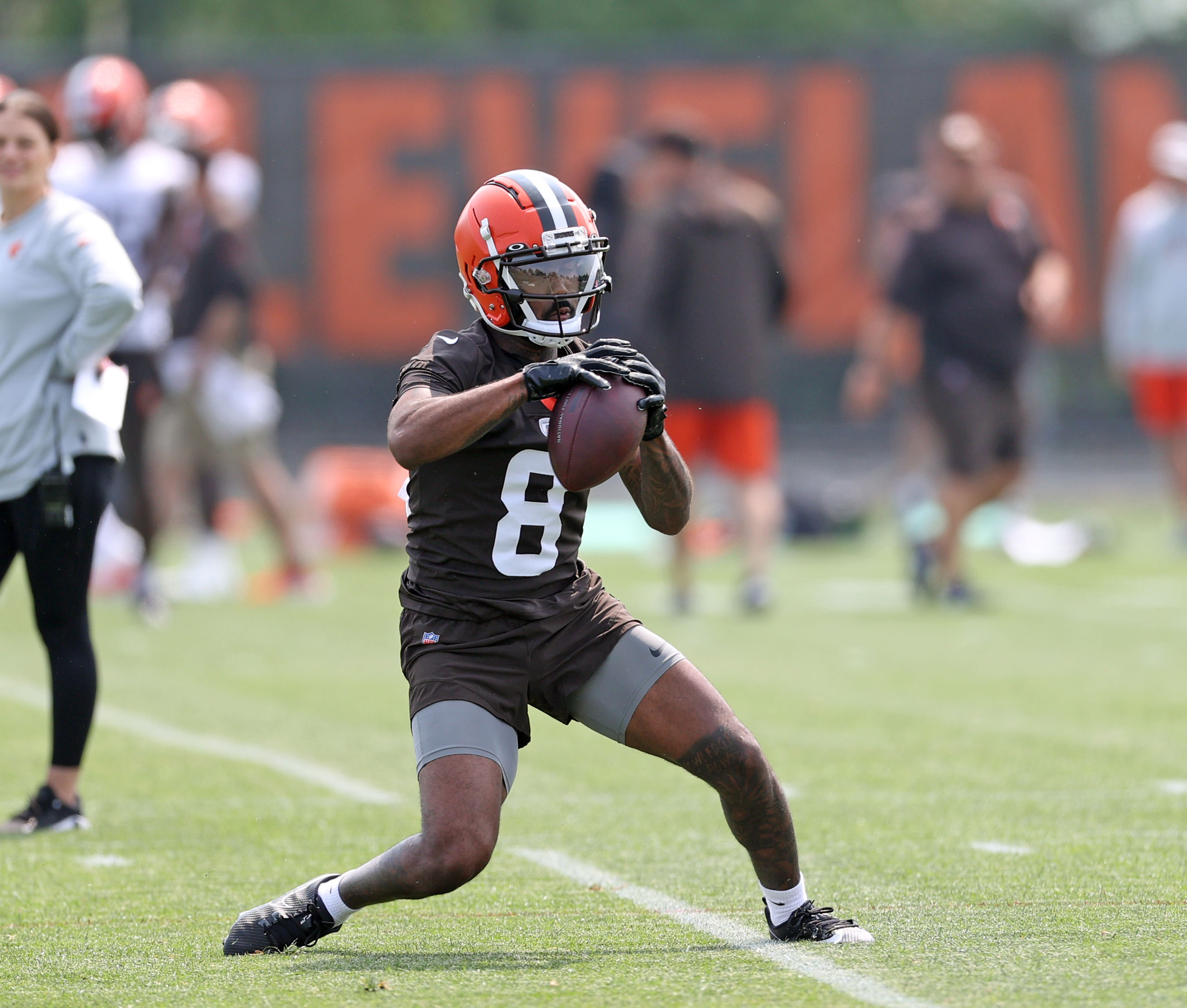 Browns: What is the value given up to trade for Elijah Moore?