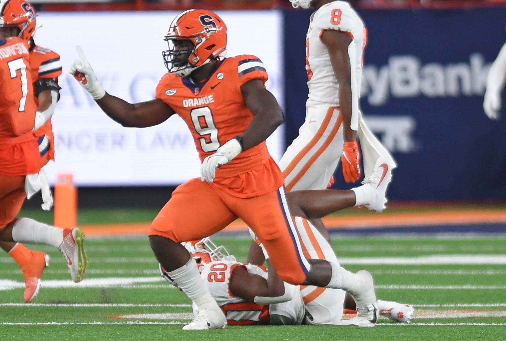 Buffalo Bills keep Syracuse product Kingsley Jonathan on initial 53-man  roster over 2nd-round pick 