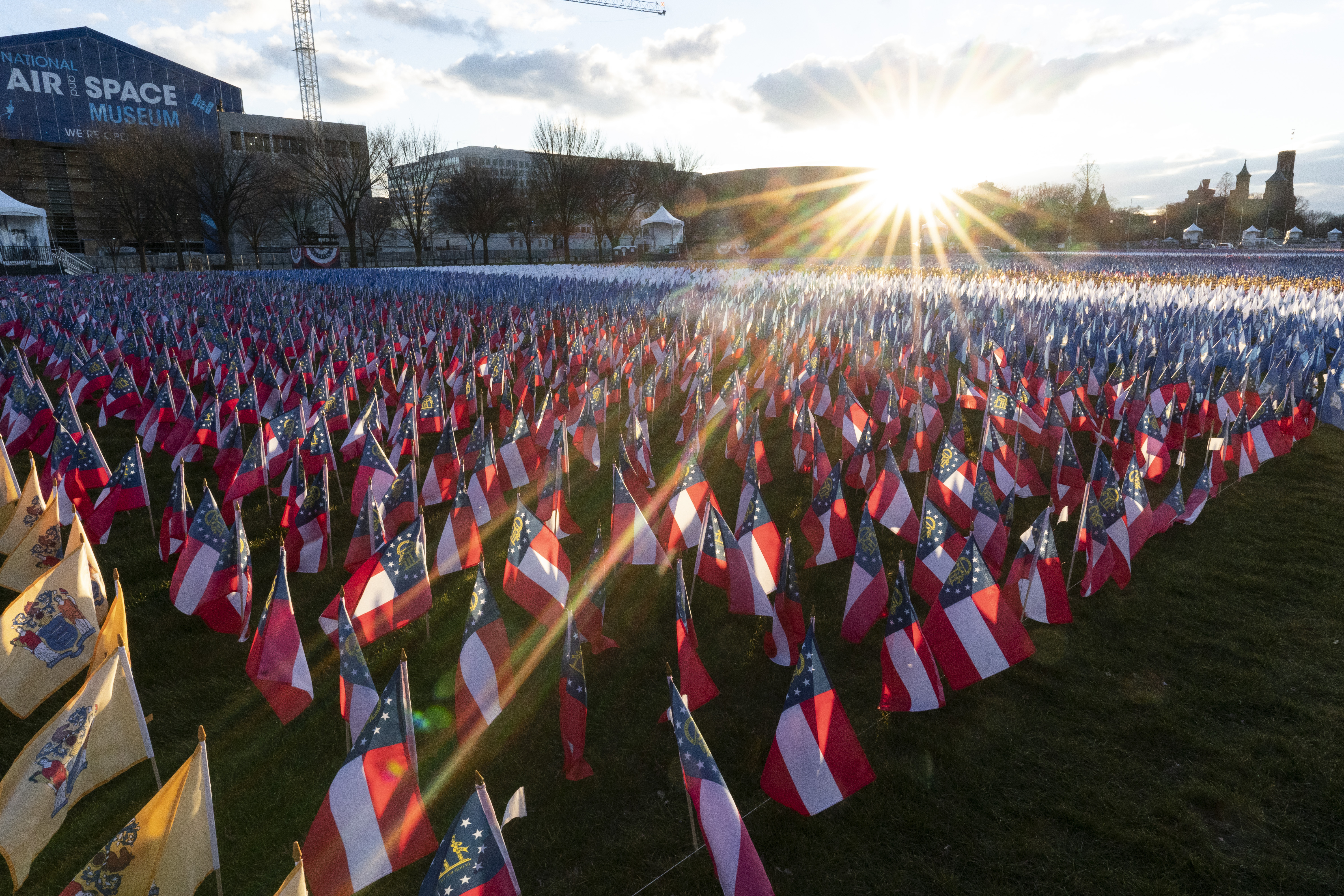 Inauguration 2021: Lamps honor virus victims, flags stand in for people ...