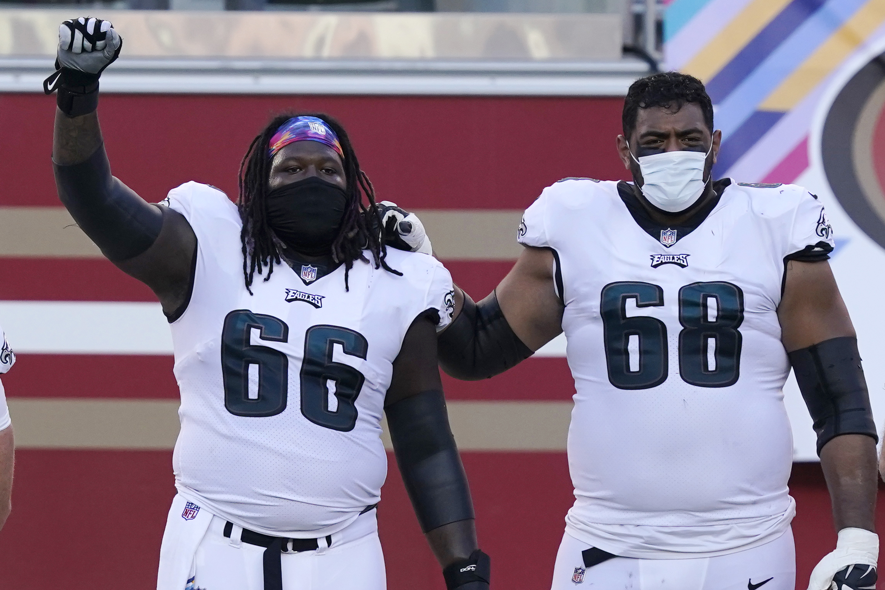 Here's Jamon Brown Appearing to Adjust his Gloves While Carson Wentz Runs  for Dear Life - Crossing Broad