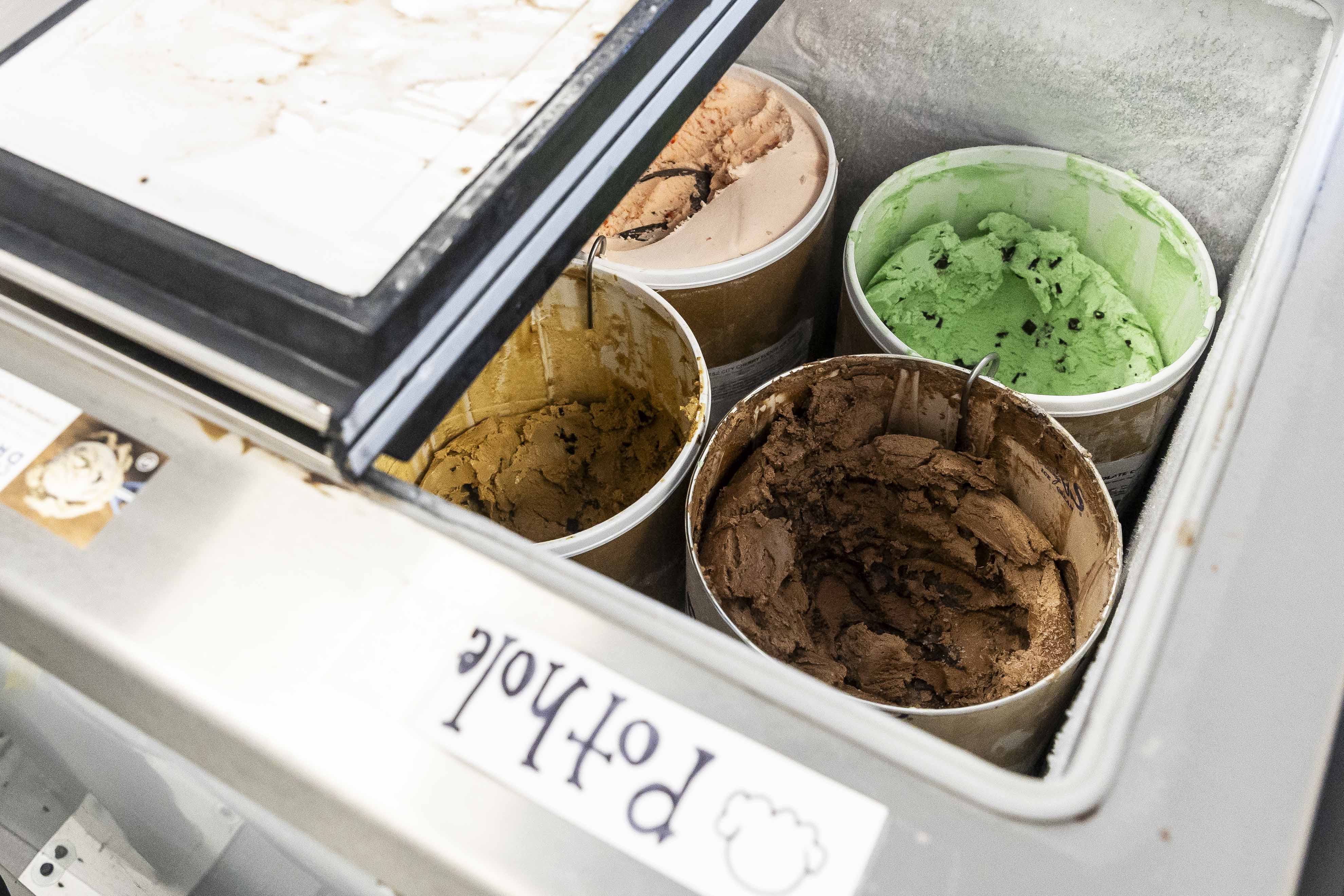 Ottawa General Store serving up 40 flavors of ice cream in Holland ...
