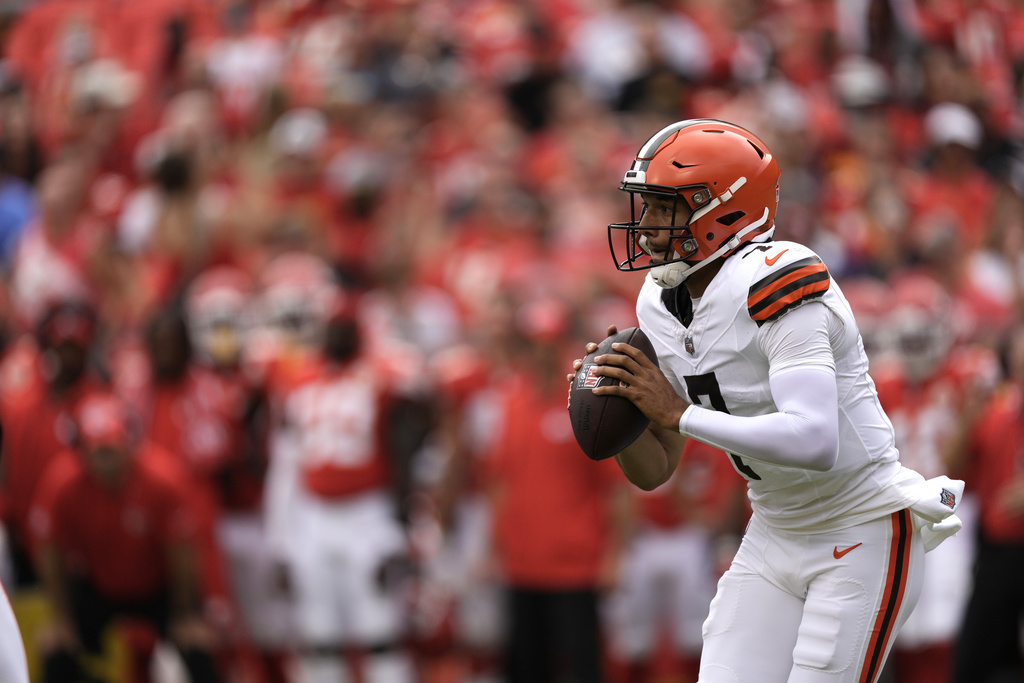 Cleveland Browns defensive end Ogbo Okoronkwo (54) rushes against Kansas  City Chiefs offensive tackle Prince Tega Wanogho (76) during an NFL  preseason football game Saturday, Aug. 26, 2023, in Kansas City, Mo. (