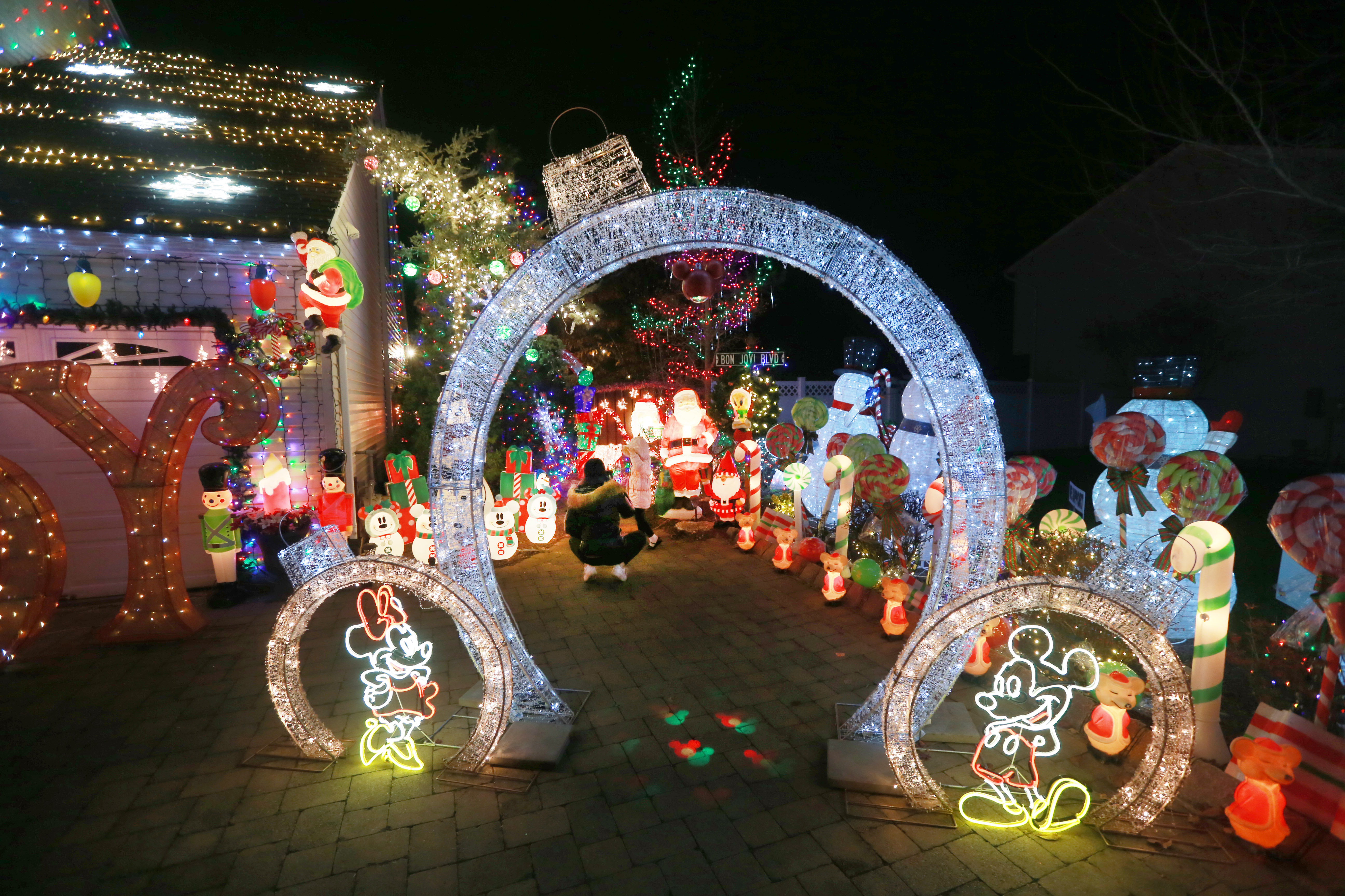 South Jersey man recreates 'Christmas Vacation' lights — complete