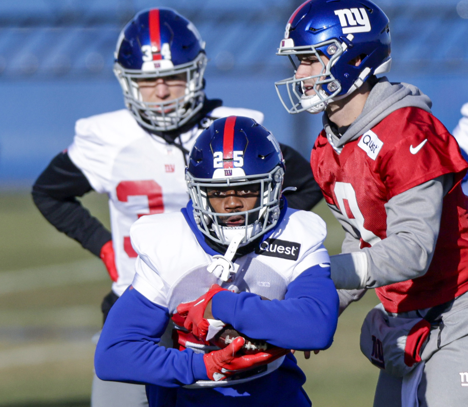 N.Y. Giants practice before NFL Week 15 game vs. Washington