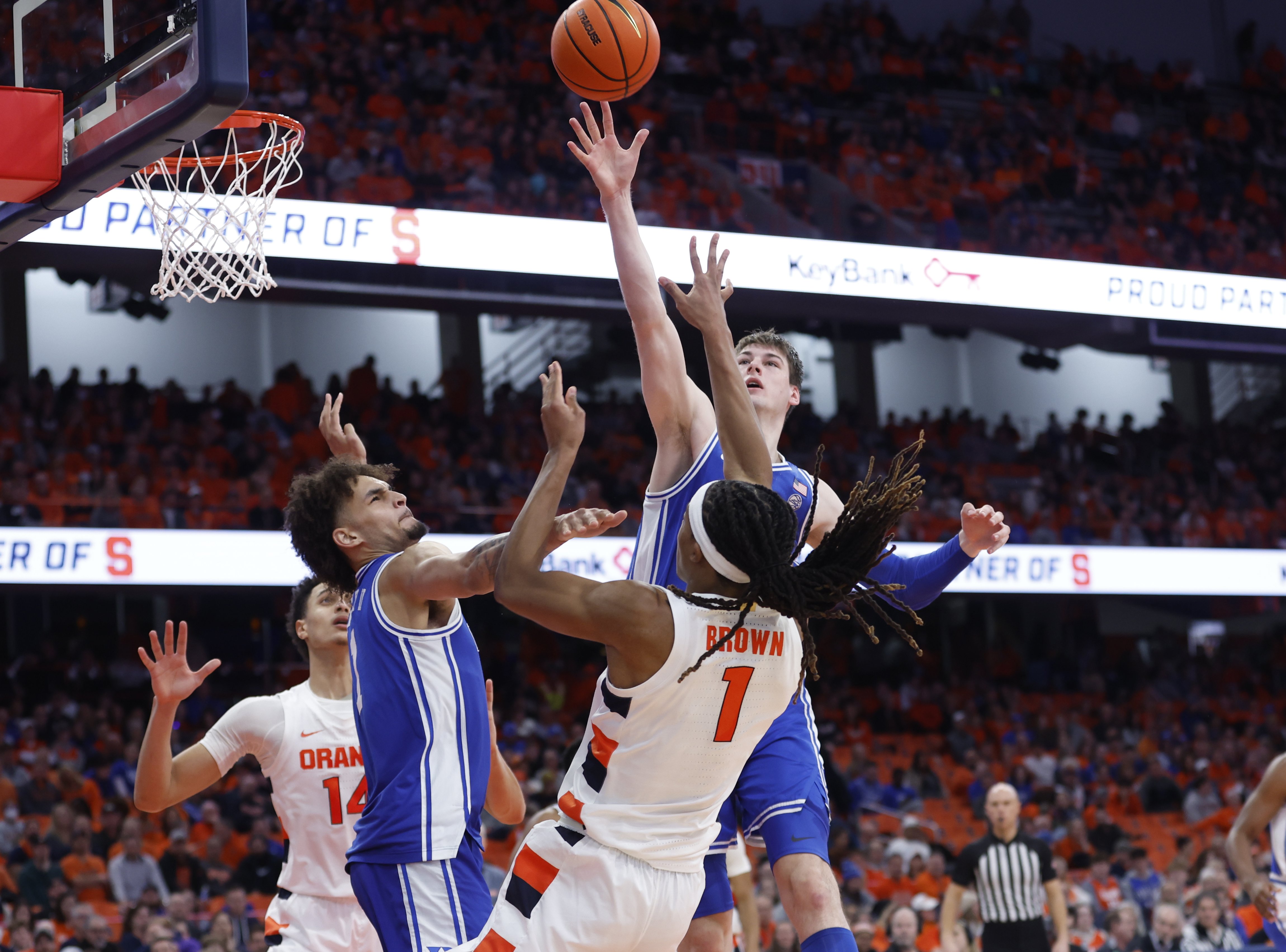 Damar Hamlin receives a standing ovation, ESPN, standing ovation, Buffalo  Bills, Pittsburgh Panthers football, Buffalo Bills' safety Damar Hamlin  got a standing ovation at the Duke-Syracuse game 