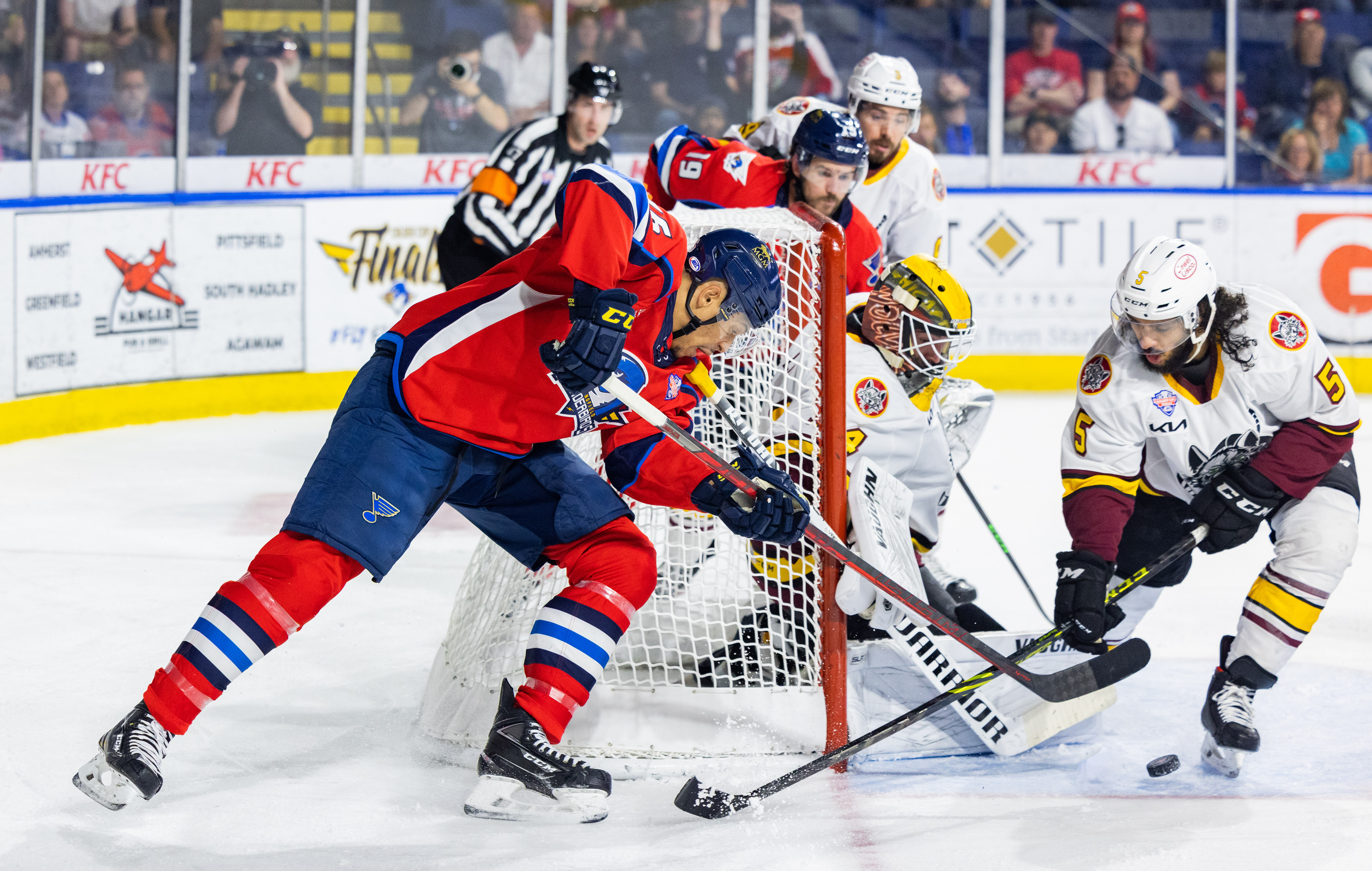 Springfield Thunderbirds fall 4-0 to Chicago Wolves in Game 3 of AHL Calder  Cup Finals