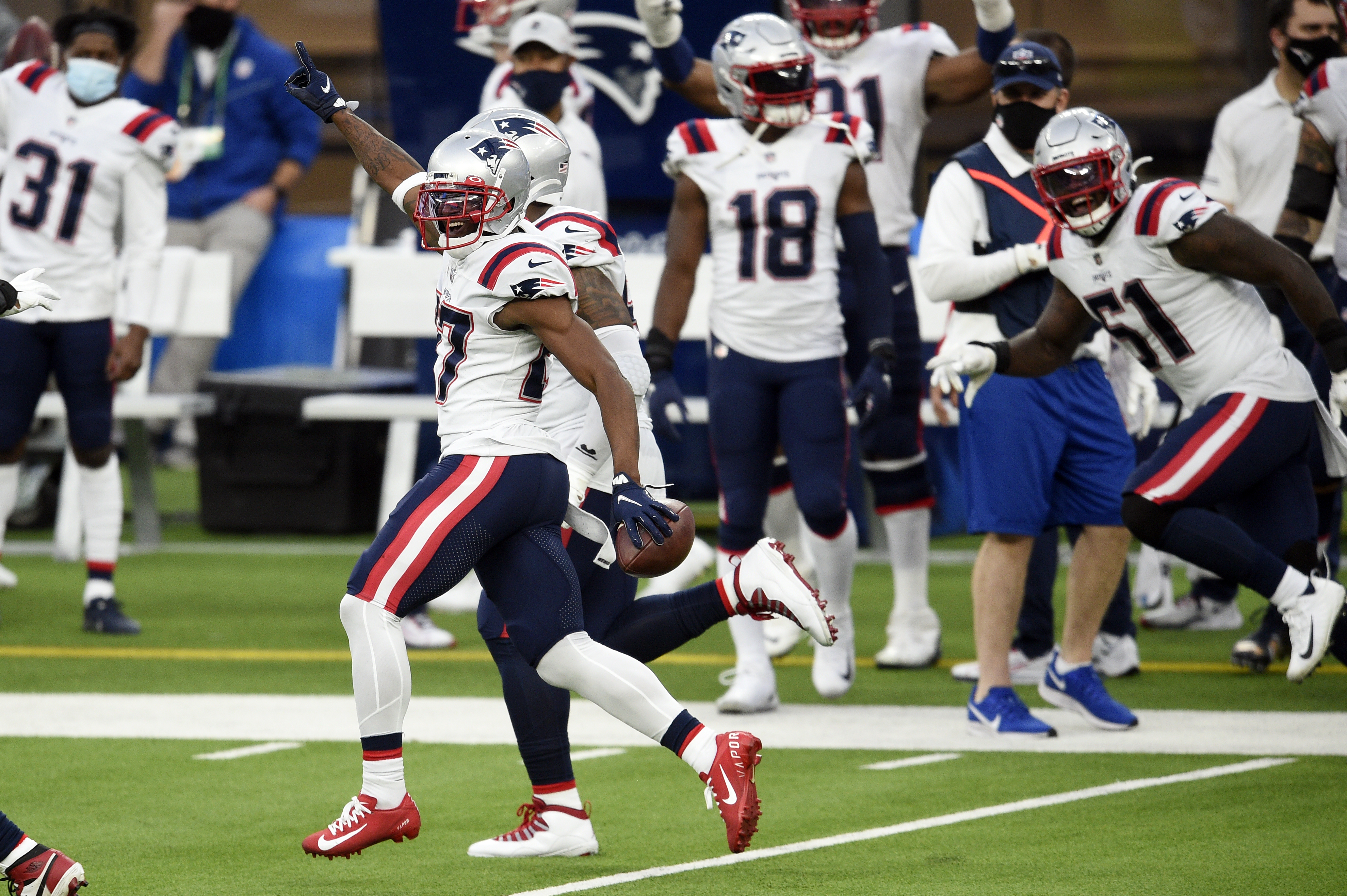 Patriots Shutout Chargers in Dominating 45-0 Victory – Los Angeles