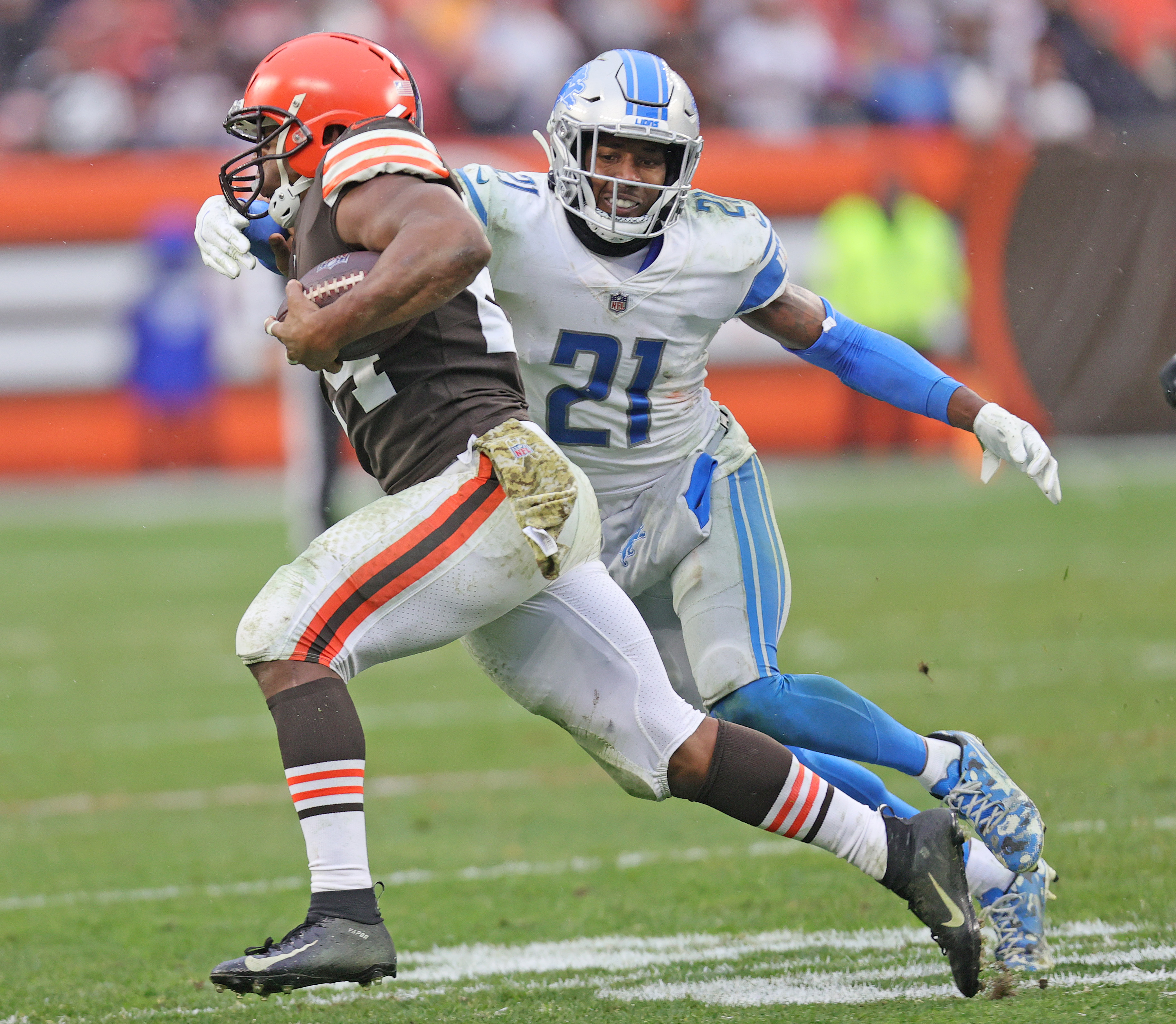 Chubb runs for 130, Browns hold off winless Lions 13-10