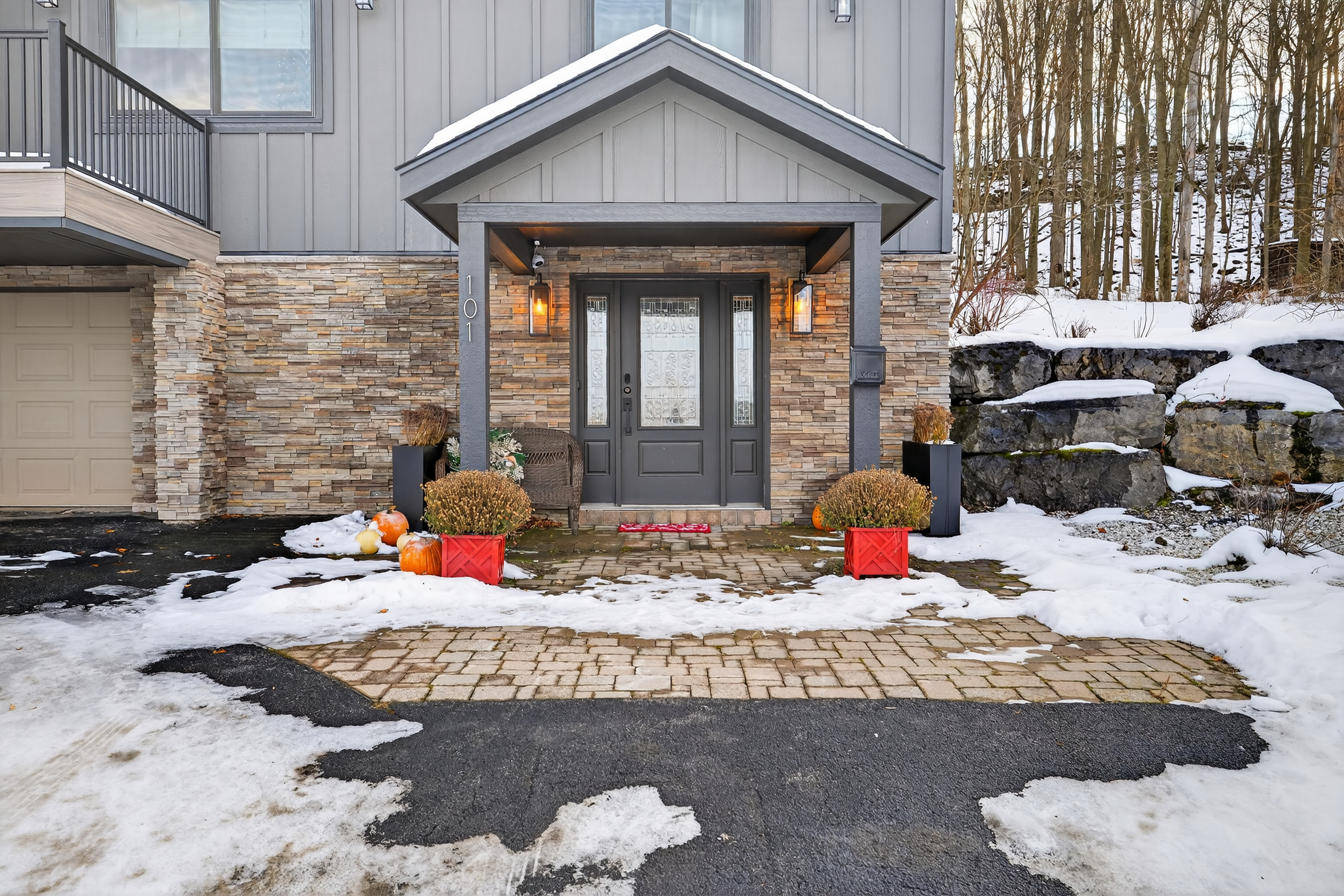 - Christina Cianciosi grew up admiring the house at 101 Alton Street in Syracuse which borders Bellevue Country Club. In 2022, she bought the unique home and gave it an extensive renovation. The main front entrance. Courtesy of Kyle Fedrizzi, owner of kfotography315, LLC.