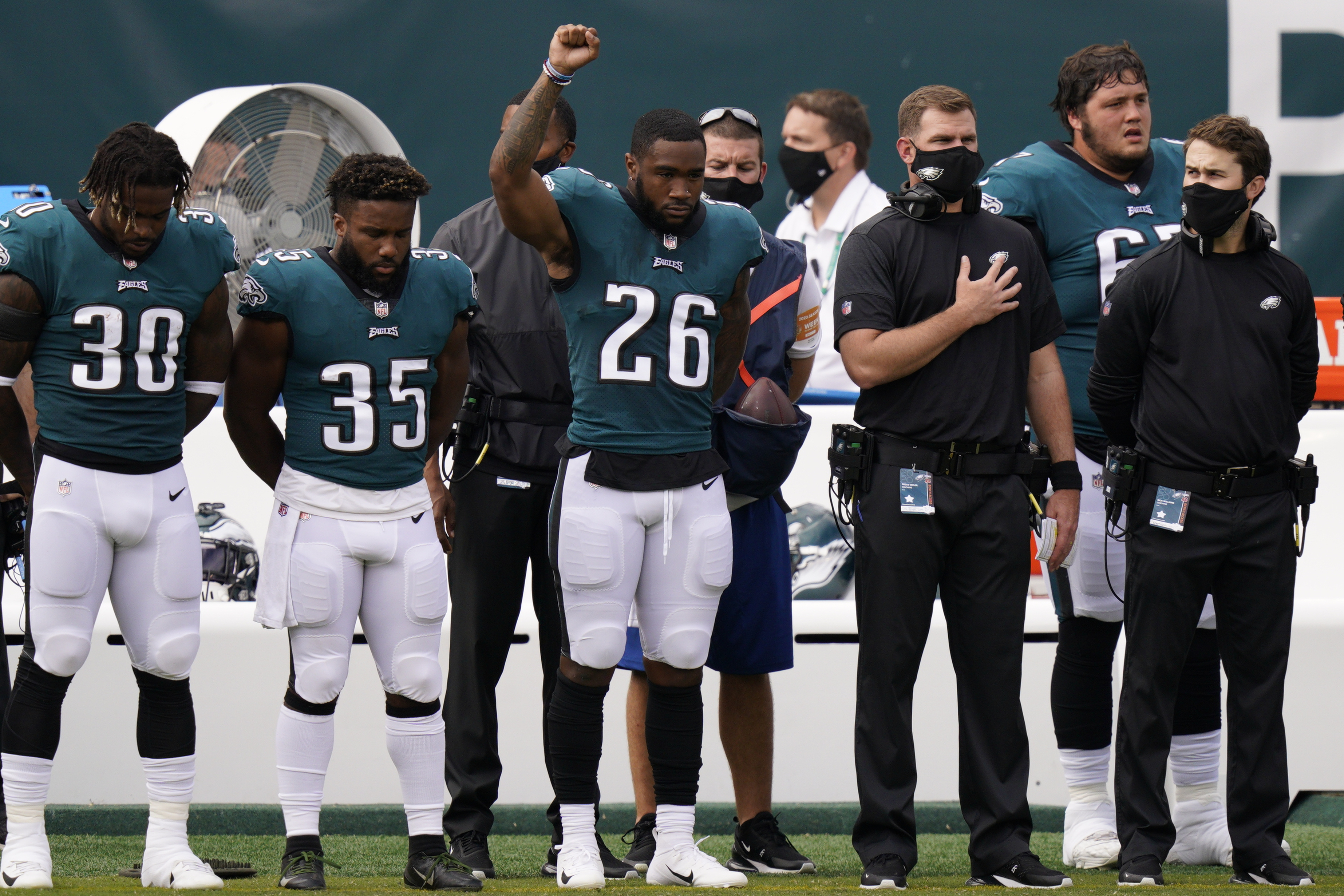Philadelphia Eagles continue demonstrations against racial injustice,  DeSean Jackson honors Breonna Taylor 