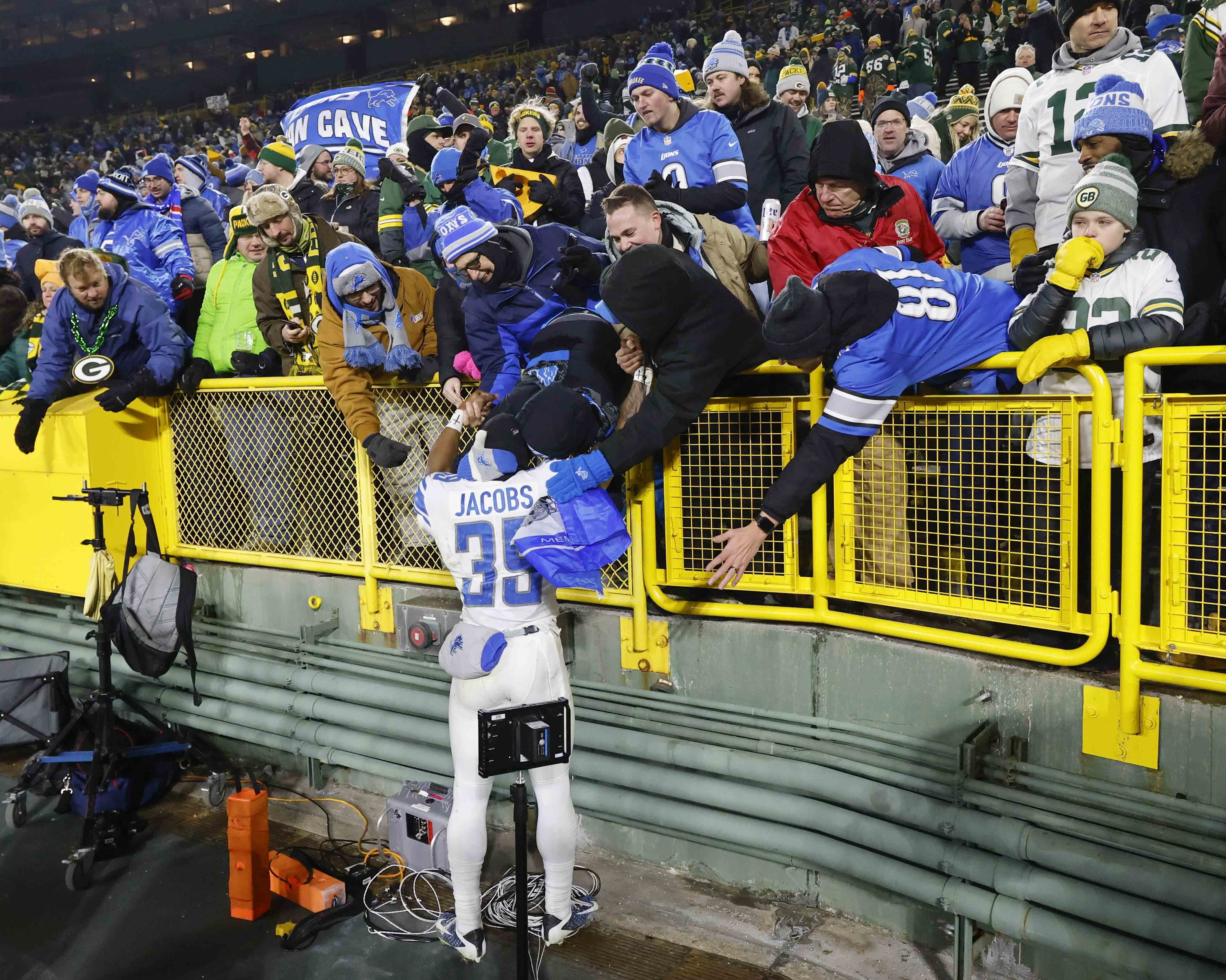 Packers honor Damar Hamlin at Lambeau Field