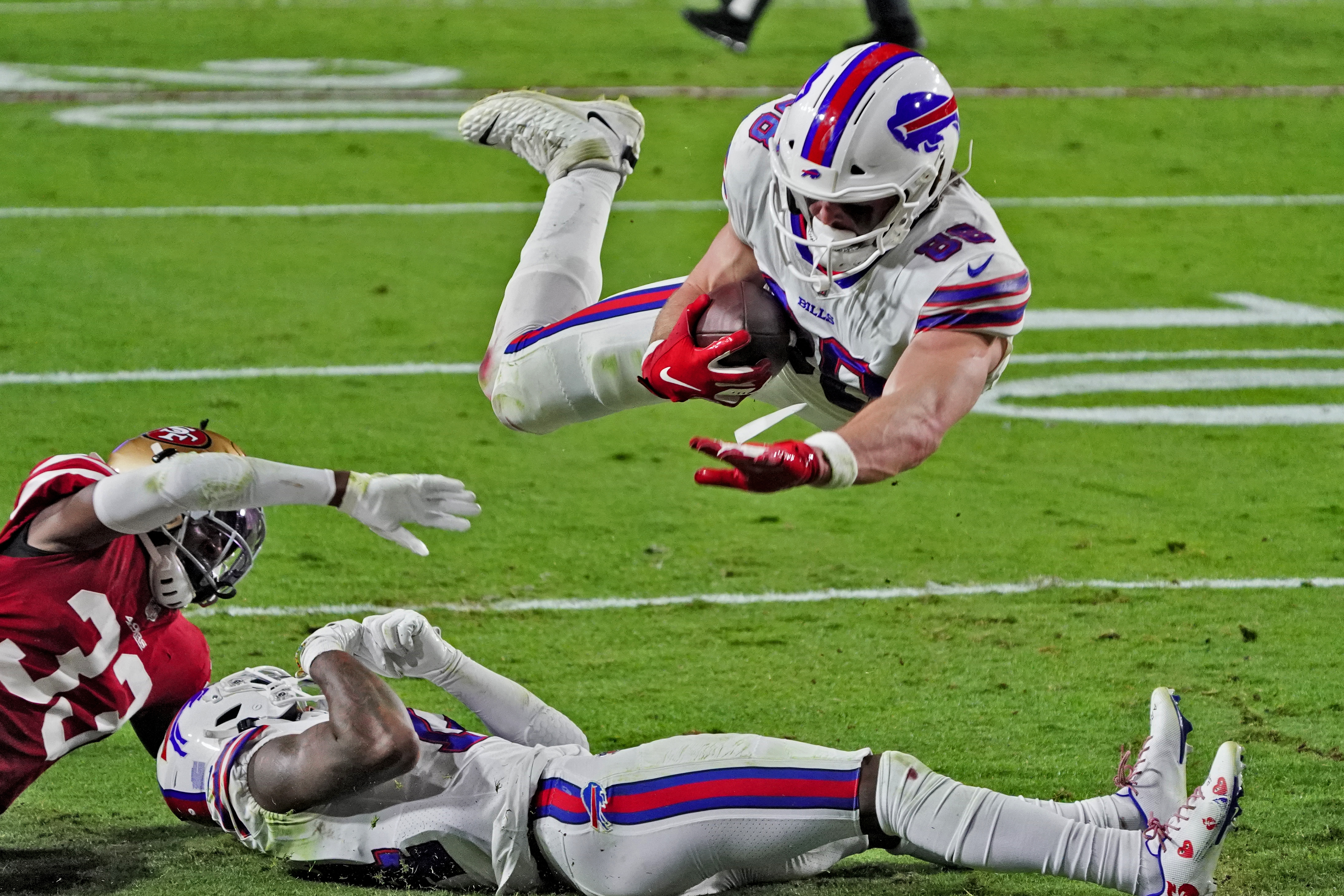 Bills' Josh Allen is an 'unstoppable cyborg from another planet' (National  media reacts to MNF performance) 