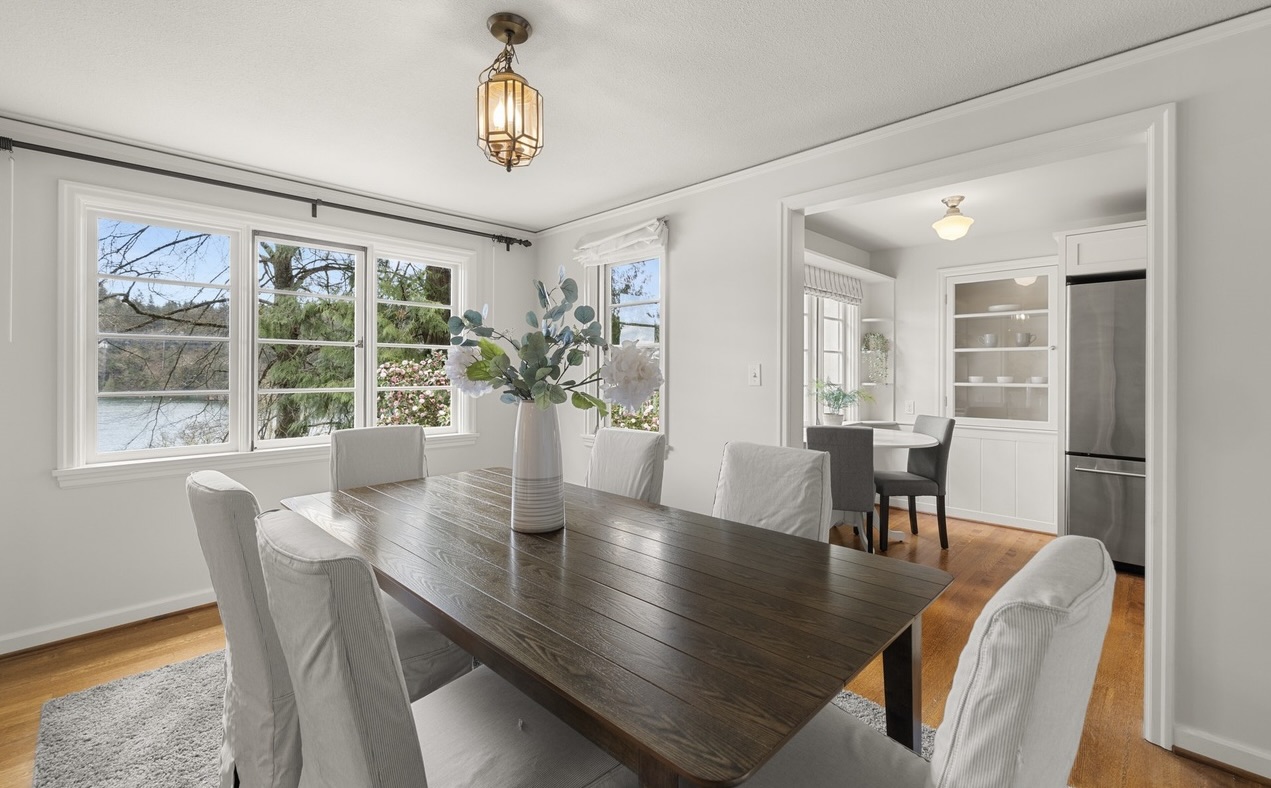 Architect Richard Sundeleaf Lake Oswego home for sale