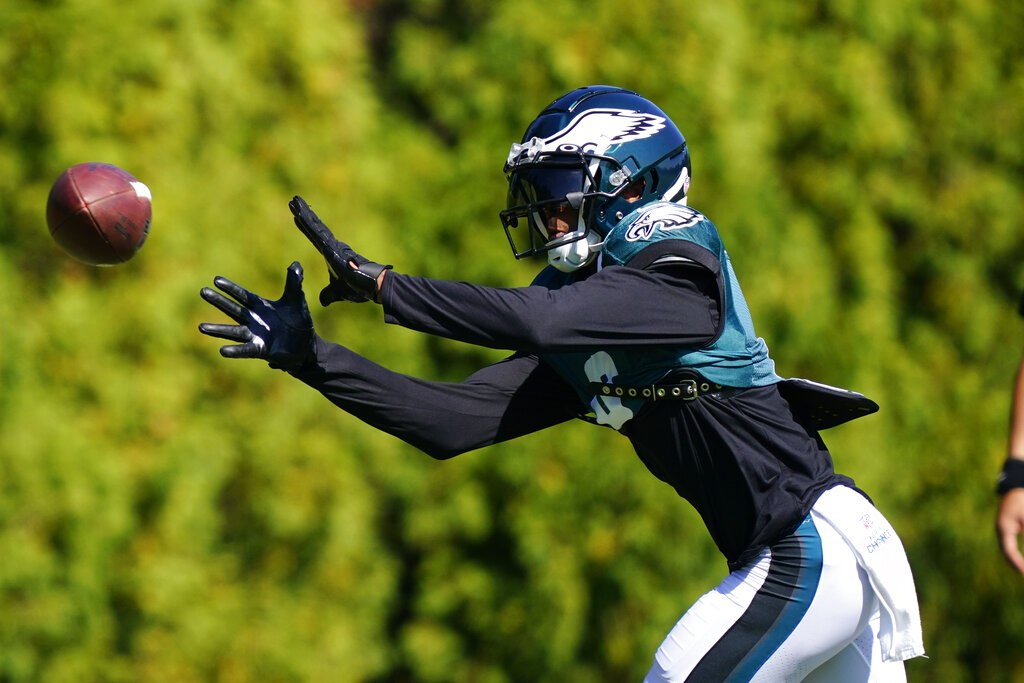 DeVonta Smith 'has got to touch the ball' for Eagles 