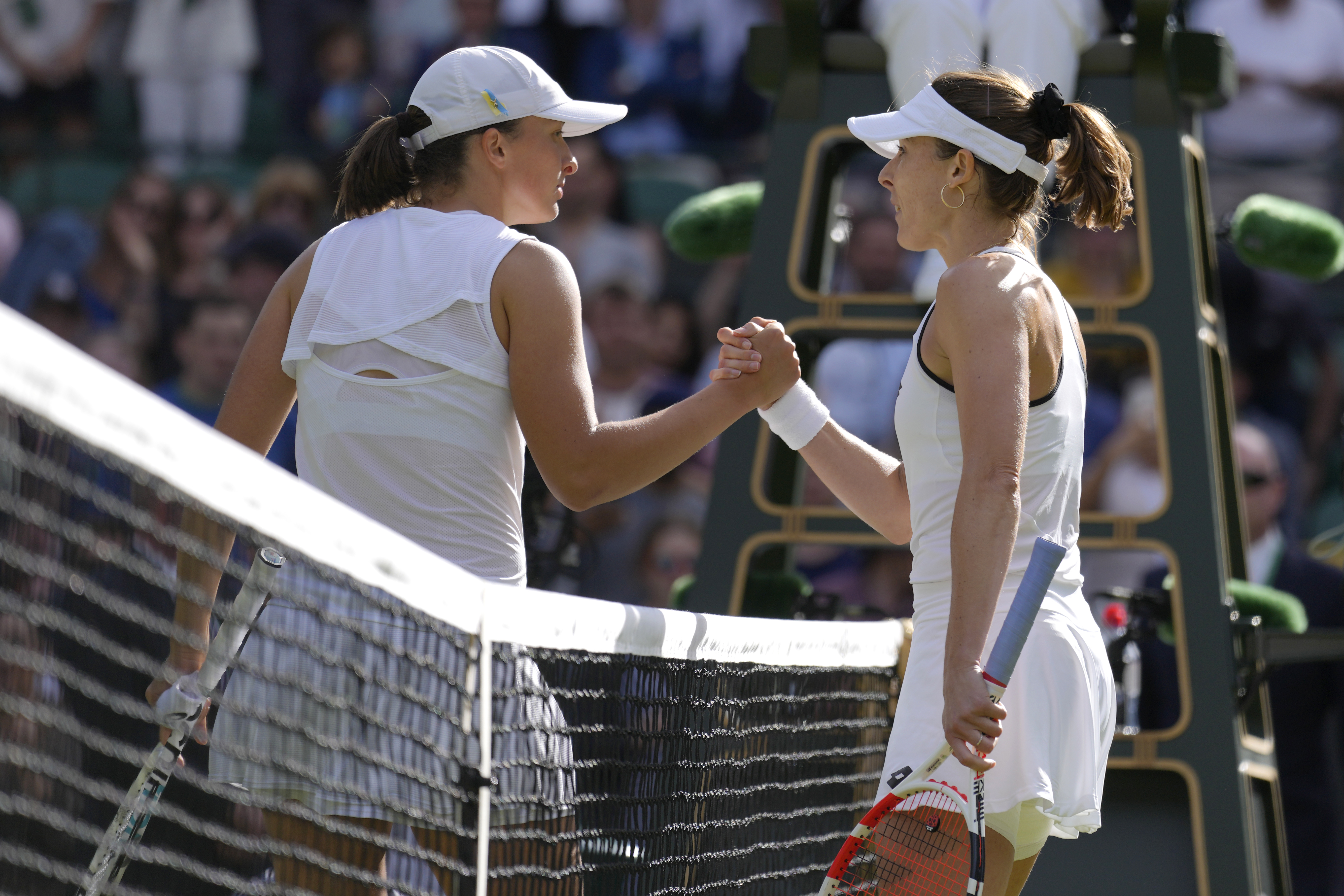 Wimbledon Iga Swiateks 37-match win streak ends in lopsided 3rd-round match