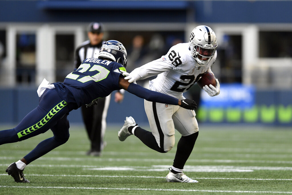 Las Vegas Raiders quarterback Josh Jacobs rewards Raiders' fourth-down call  with goal-line touchdown in fourth quarter