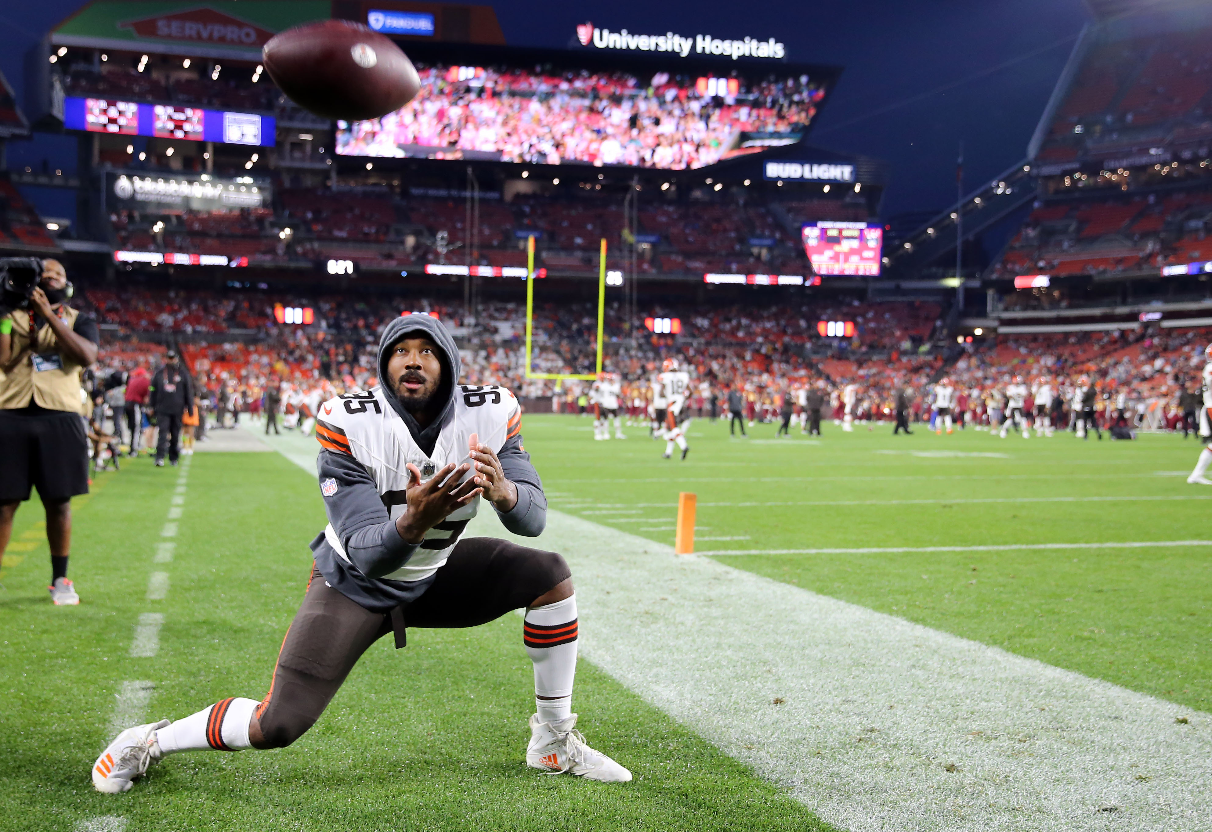 Browns win final game without Deshaun Watson, but what will their identity  be with him? - Ashley Bastock 