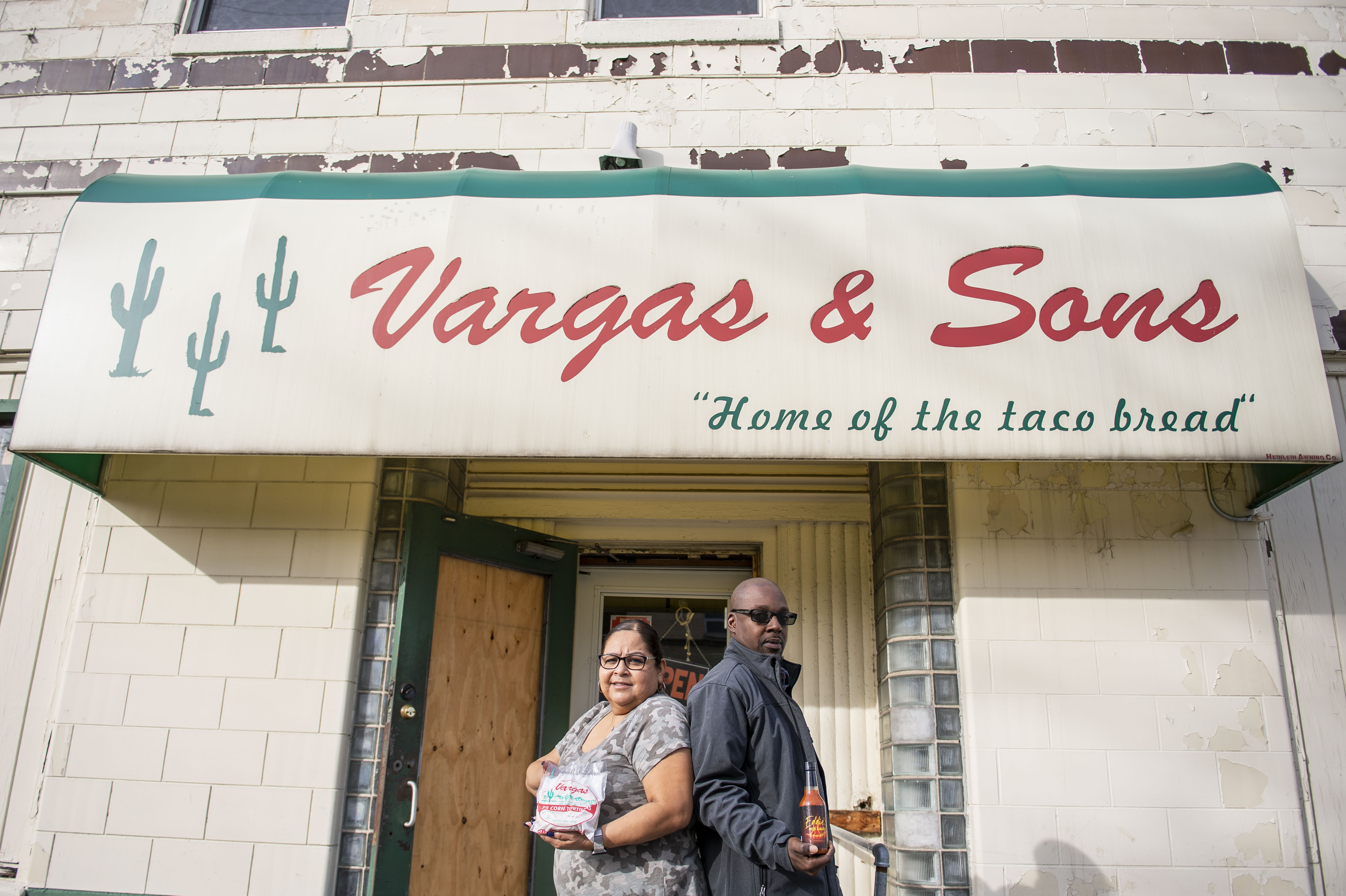 Eddie’s Hot Sauce ‘flying off the shelves’ in Saginaw and beyond