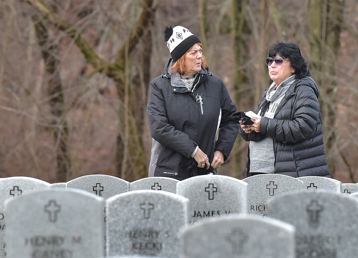 Wreaths across America at the Massachusetts Veterans Memorial Cemetery ...