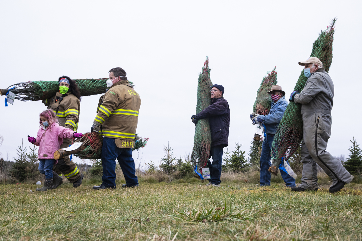 Volunteers gather to load Christmas trees for 'Trees for Troops