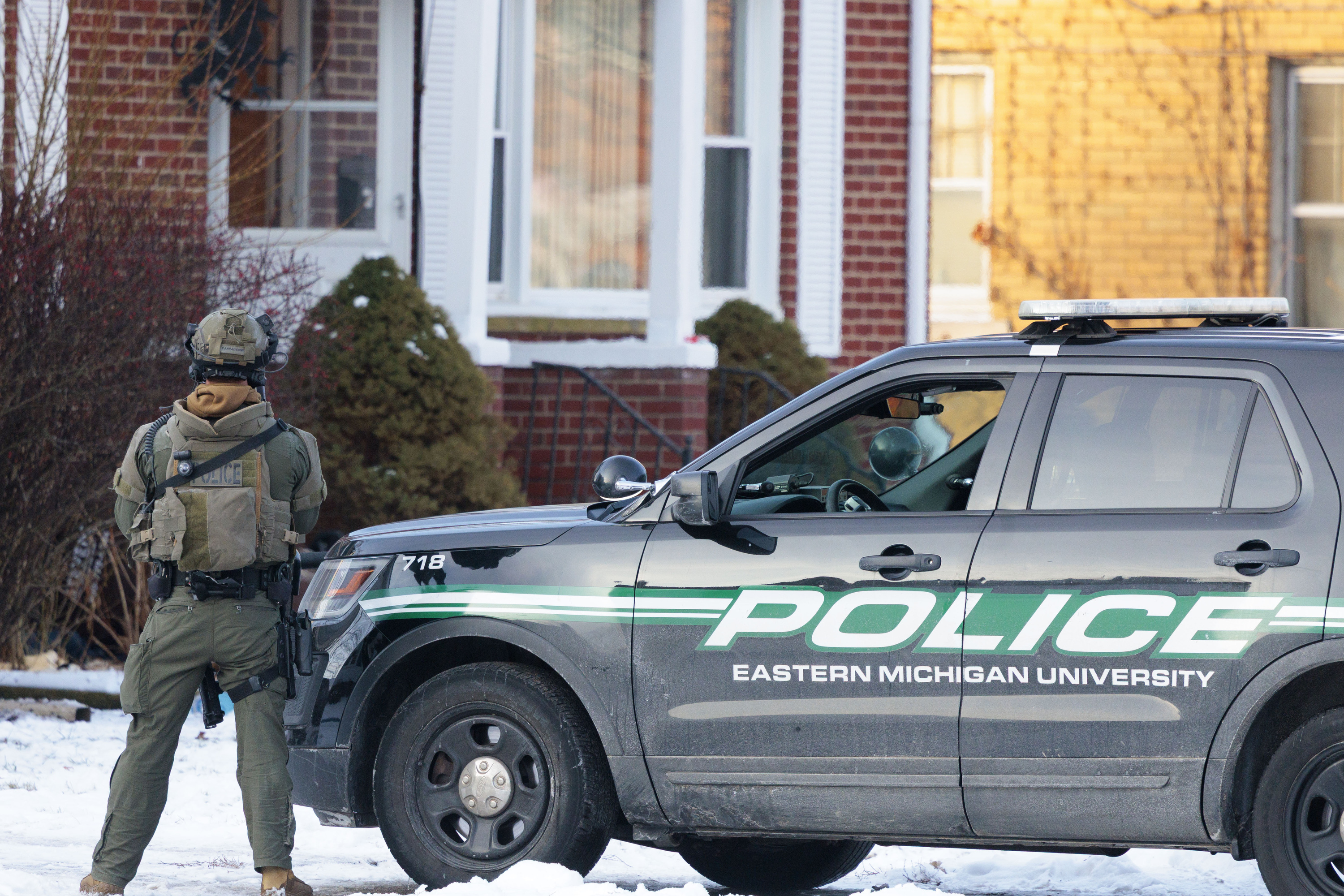 Police standoff with man armed with sword in Ypsilanti enters second ...