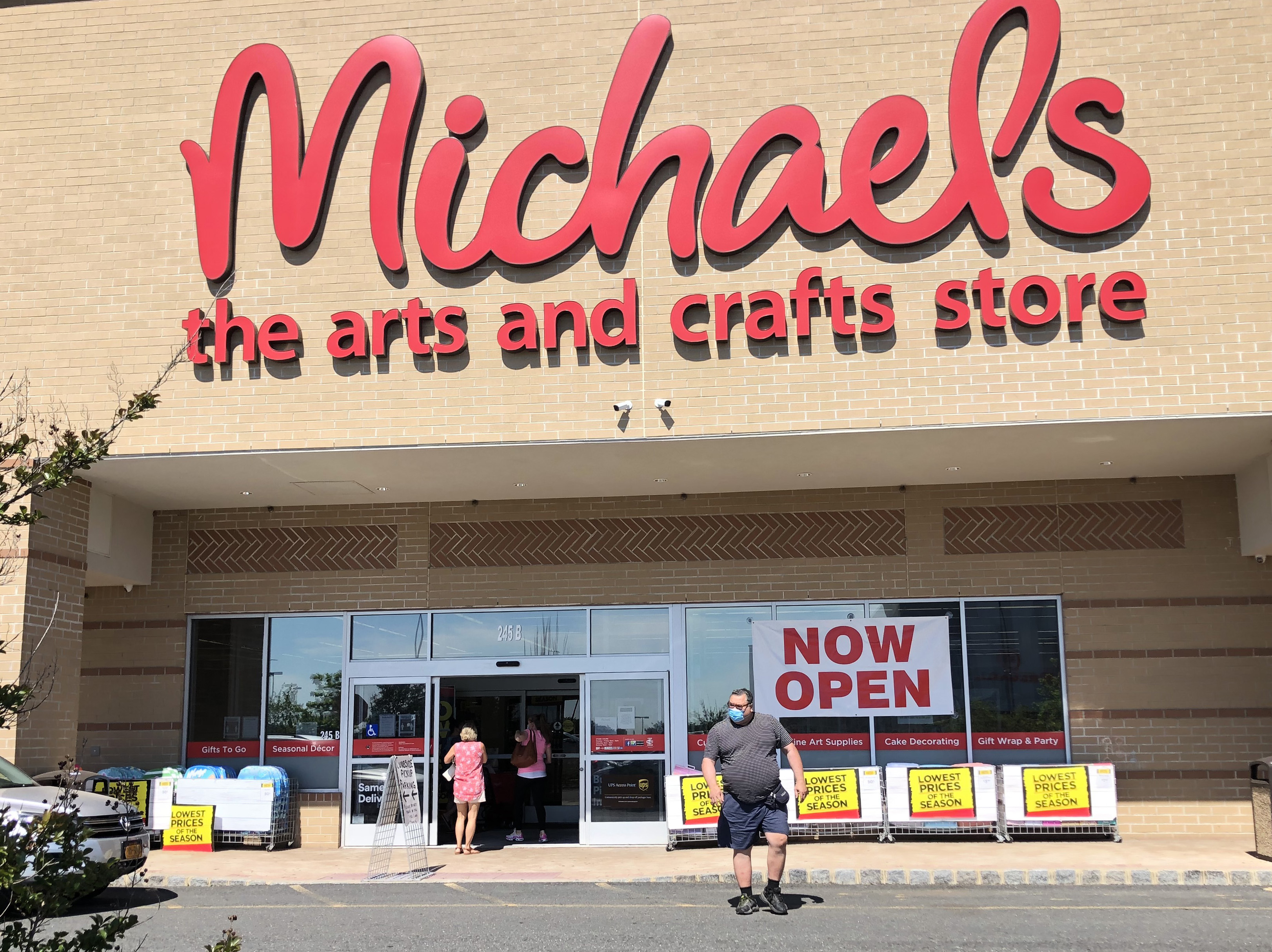 Big box, national retailers open doors to in-store shopping on Staten ...