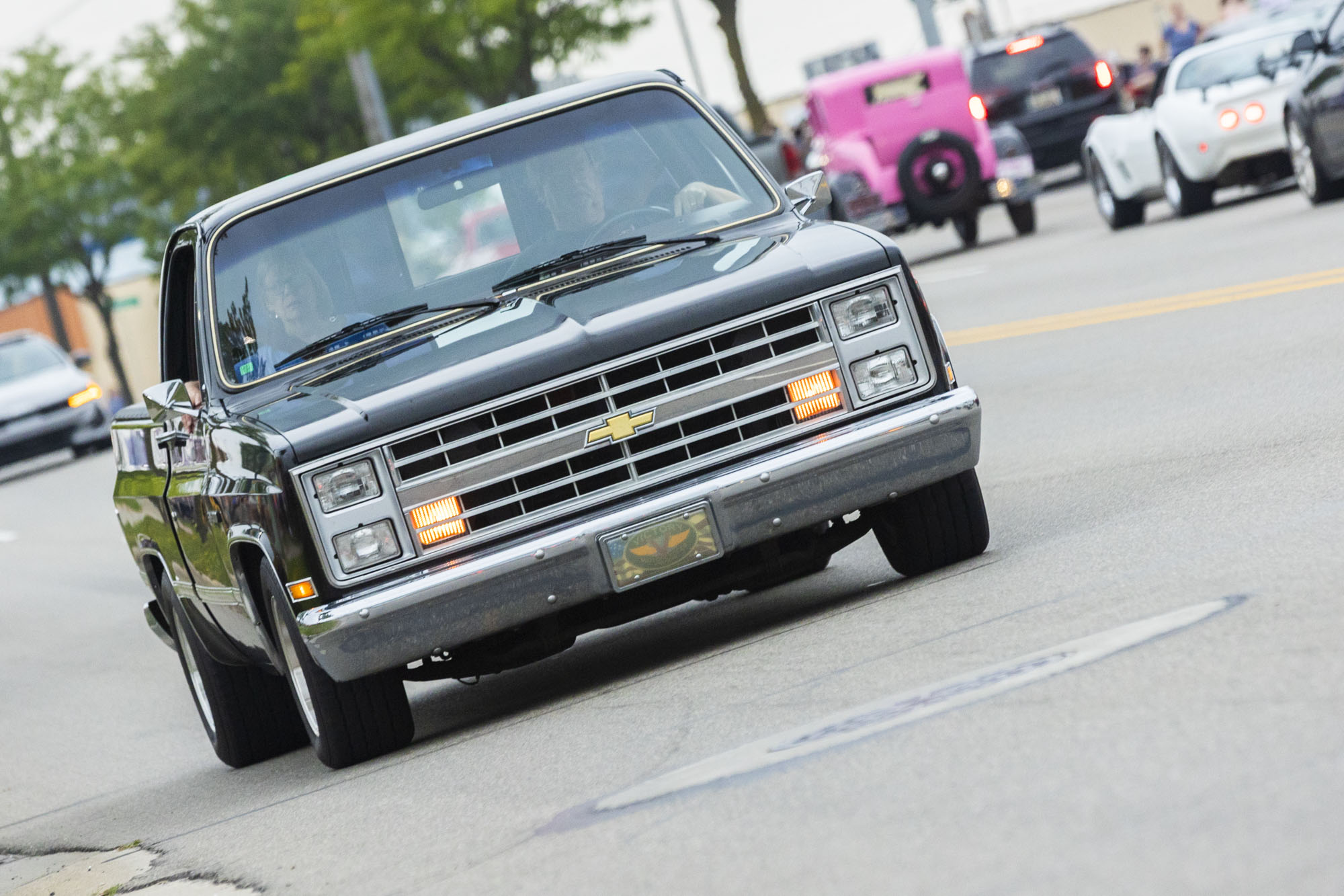 Car enthusiasts show off their classic rides in Back to the Bricks ...