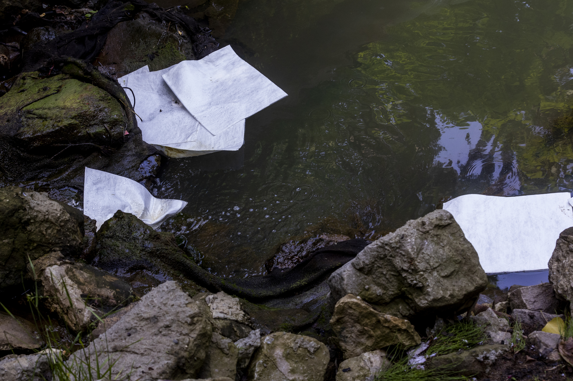 Booms deployed as large spill of unknown substance contaminates Flint ...