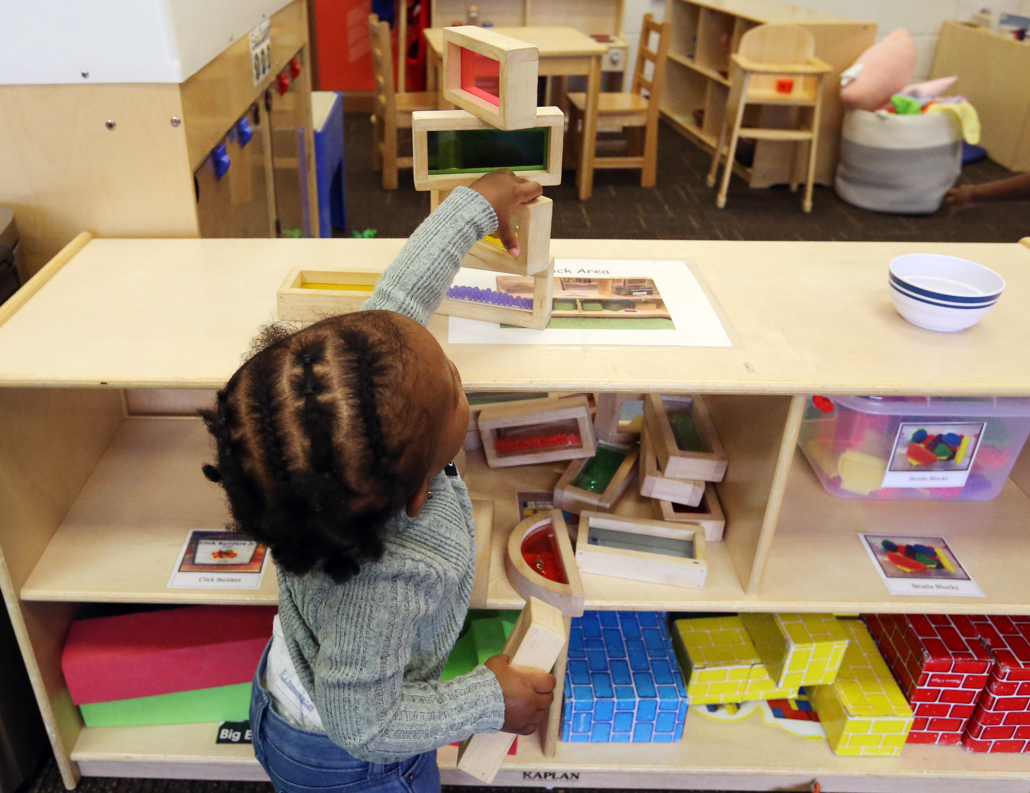 Maple Heights branch library's children story time and Centers for ...