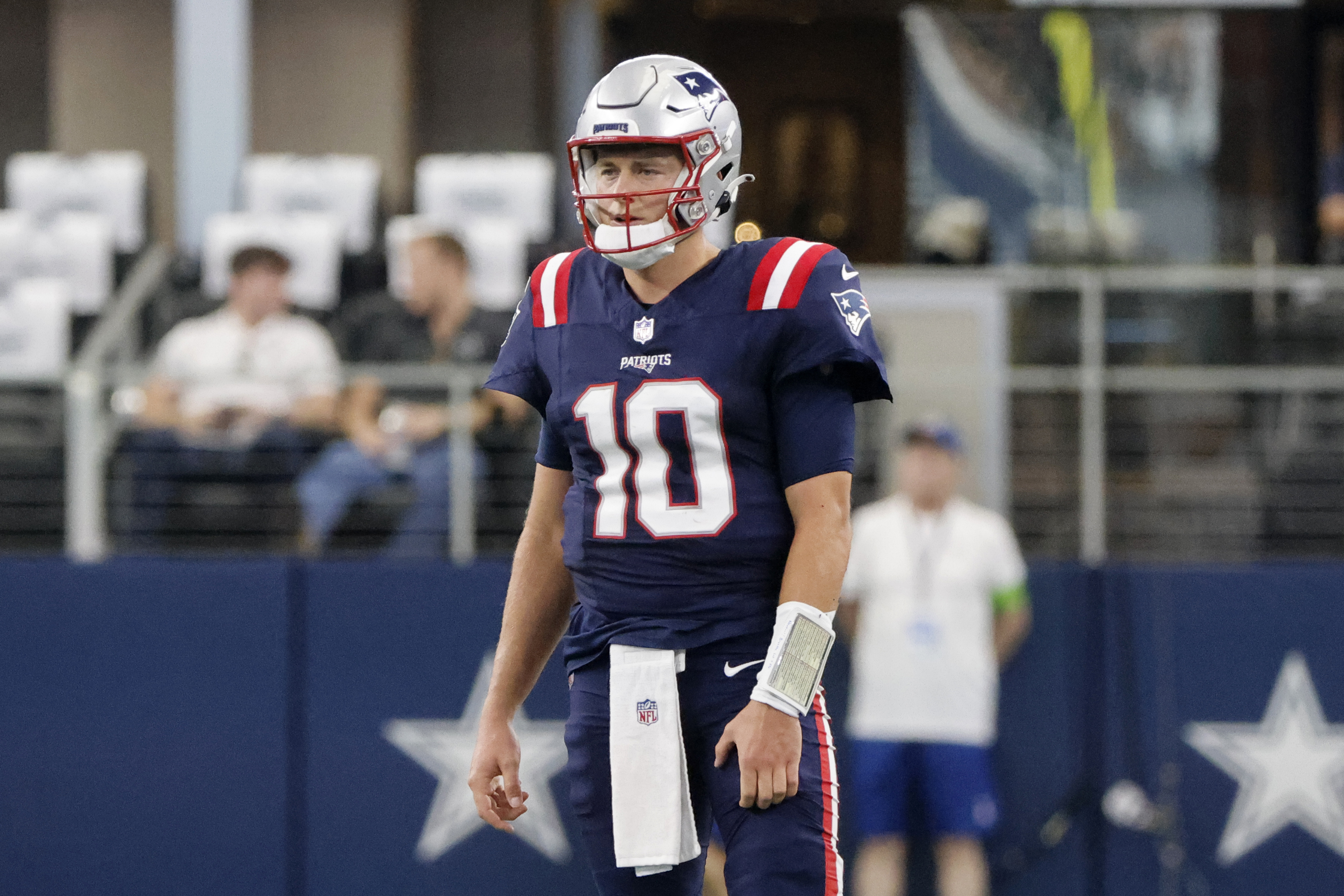 Zappe leads Patriots on 2 TD drives after replacing Jones at QB