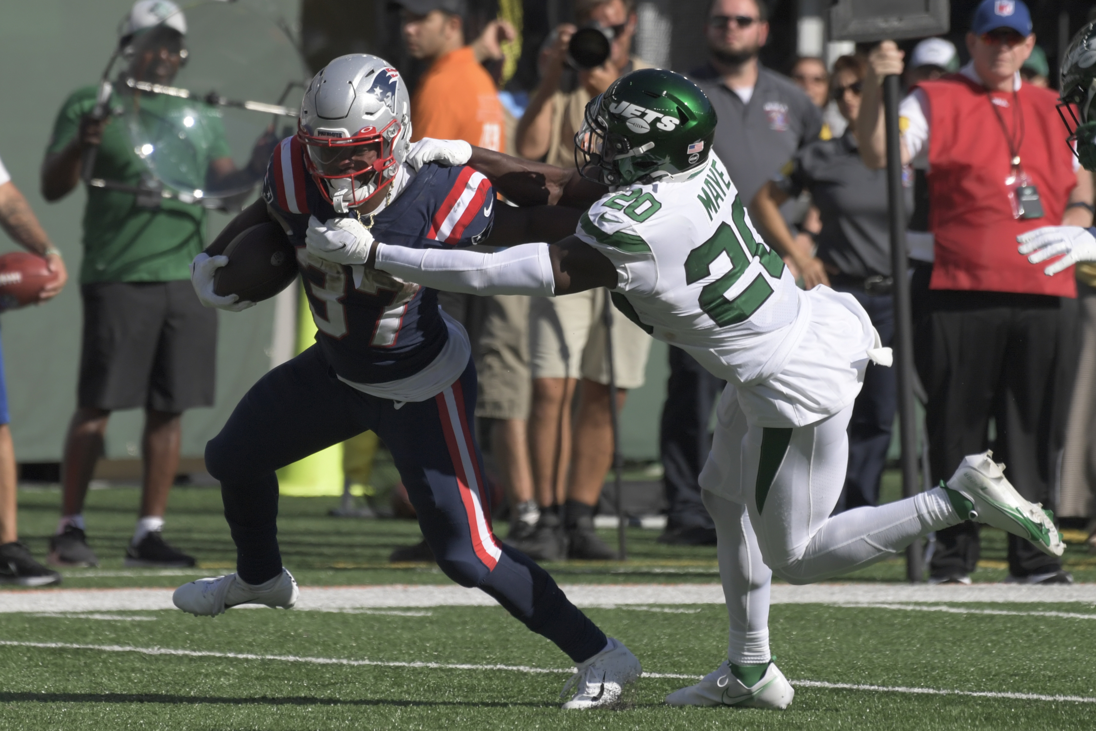 Damien Harris scores Patriots longest rushing touchdown since