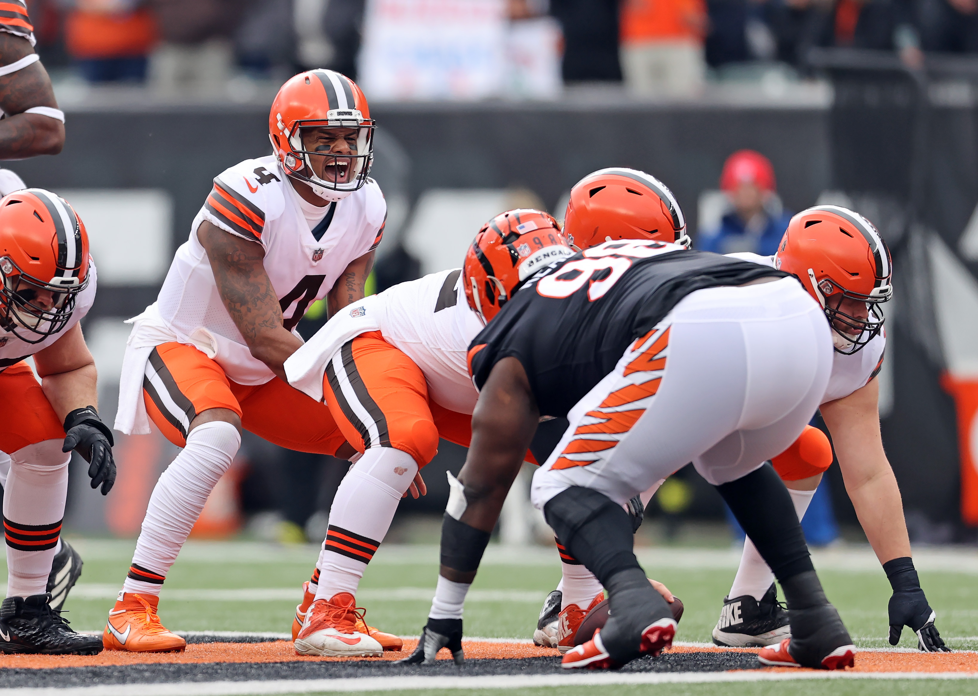 CINCINNATI, OH - DECEMBER 11: Cincinnati Bengals running back Samaje Perine  (34) runs the ball in a game between the Cleveland Browns and the  Cincinnati Bengals on December 11, 2022, at Paycor